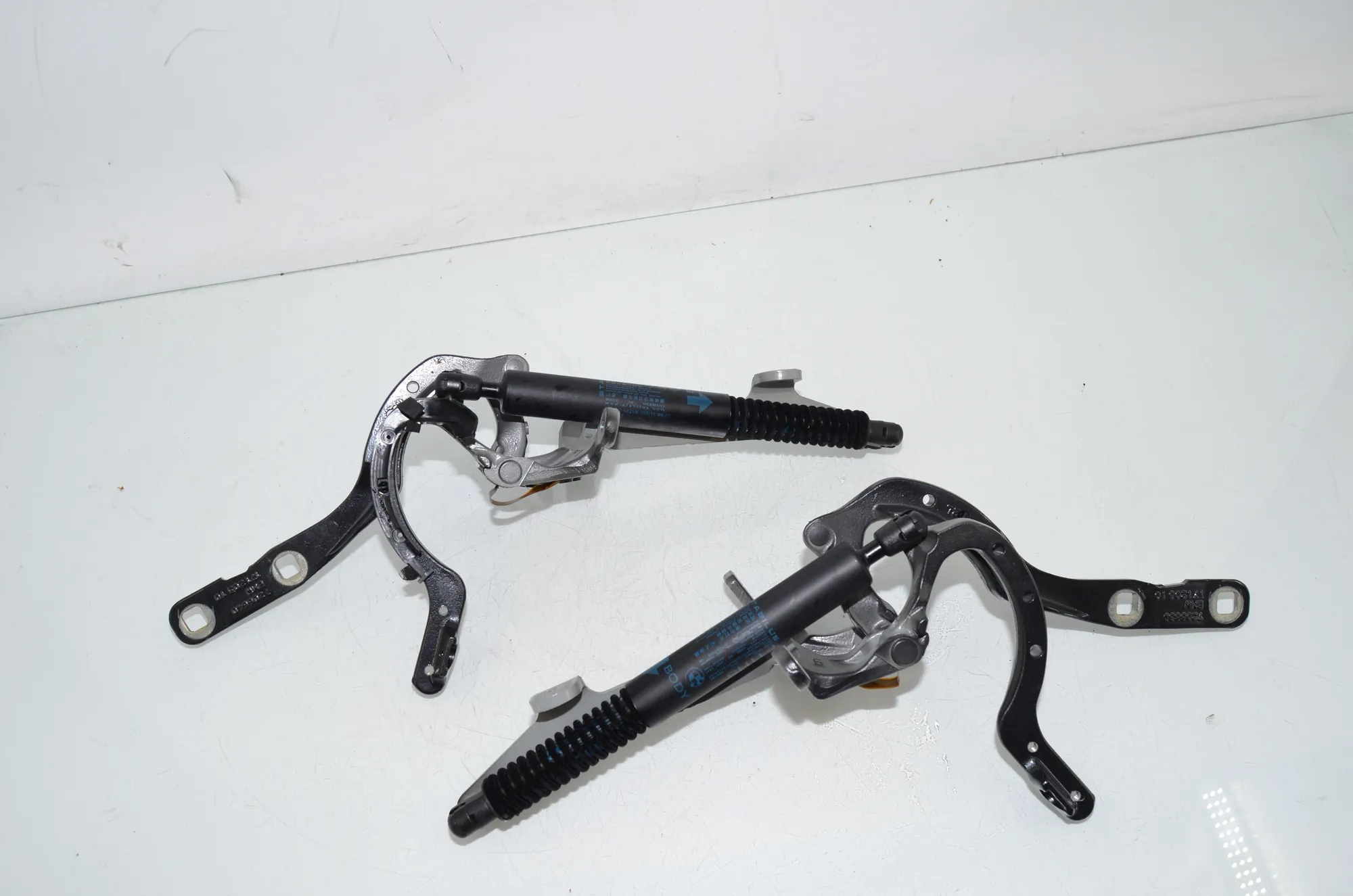 Left Side Bootlid Hinge – OEM 7206639 · BMW 5 Touring (F11) 530 d xDrive 2012