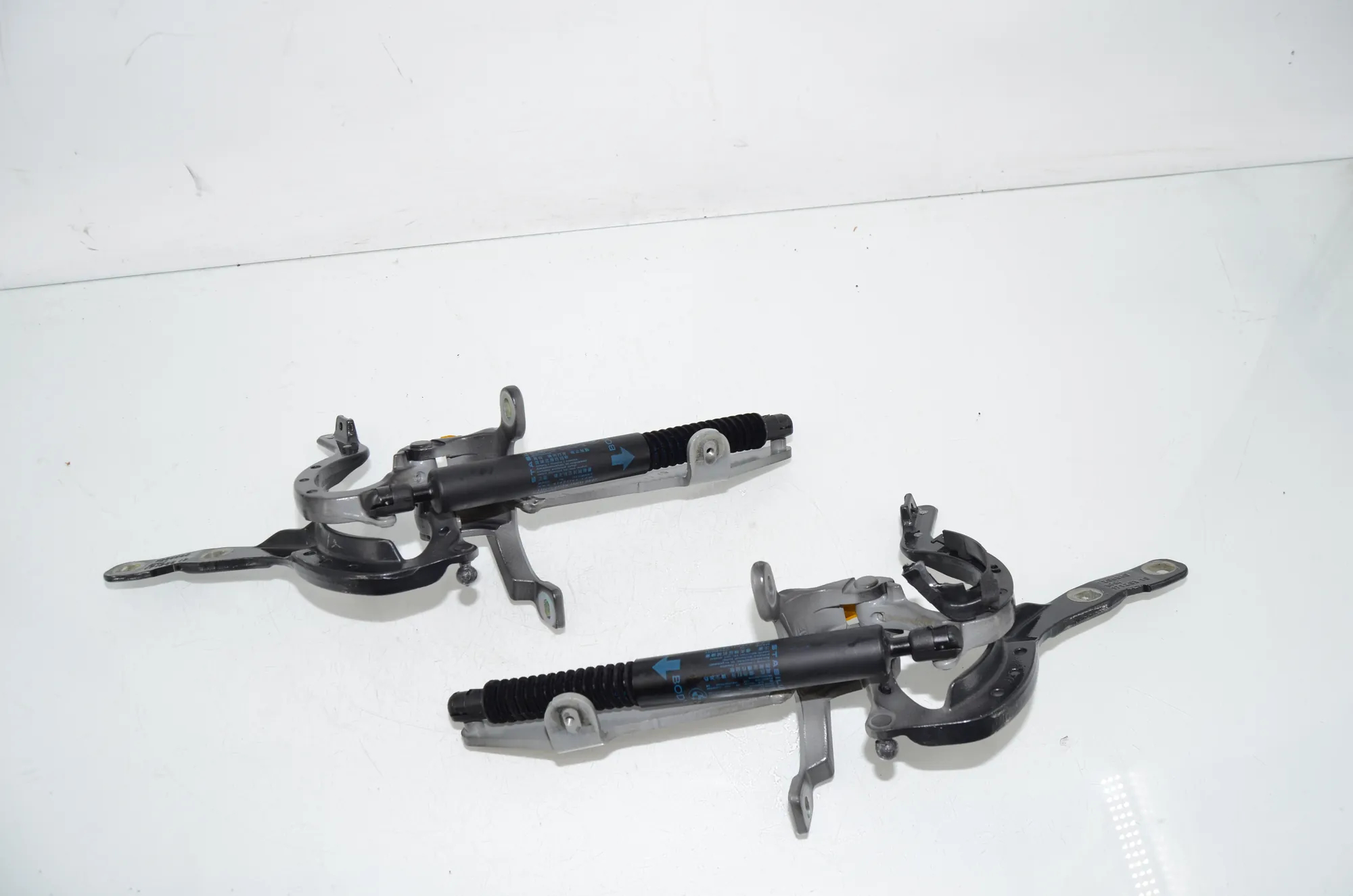 Left Side Bootlid Hinge – OEM 7206639 · BMW 5 Touring (F11) 530 d xDrive 2012 – 2