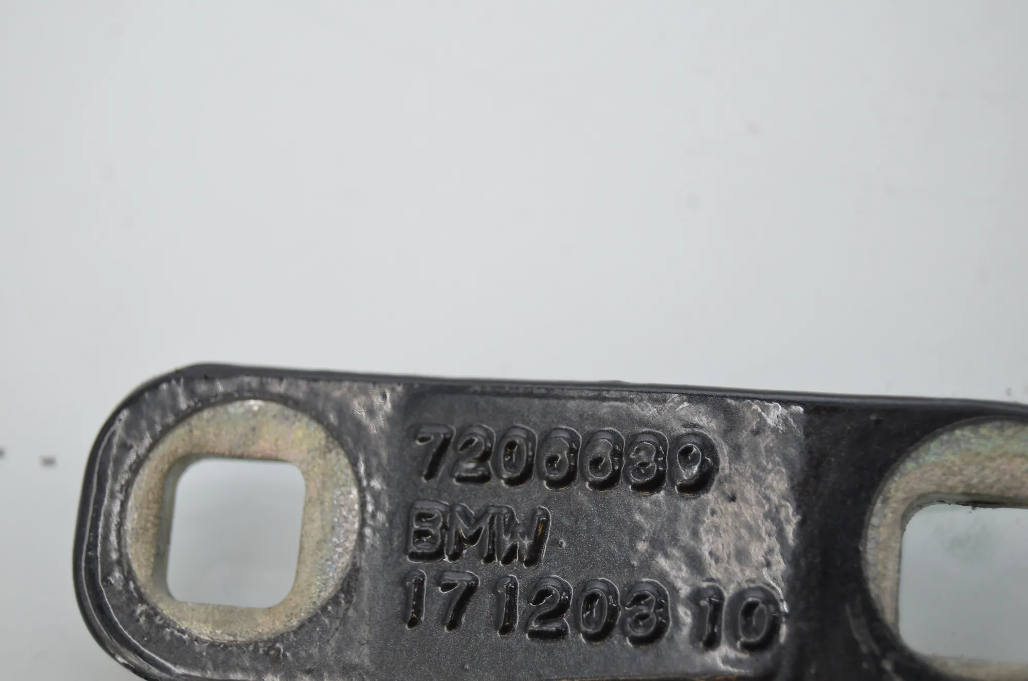 Left Side Bootlid Hinge – OEM 7206639 · BMW 5 Touring (F11) 530 d xDrive 2012 – 5