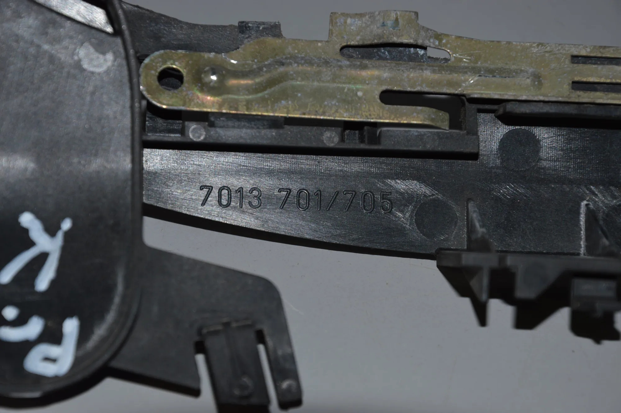Front Left Door Interior Handle Frame – OEM 70137017013705 · BMW 7 (E65, E66, E67) BMW 7 (E65, E66, E67) 730 Ld 2005 – 2