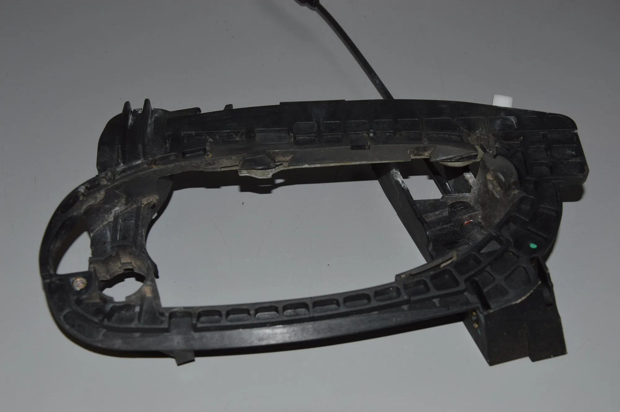 Front Left Door Interior Handle Frame – OEM 70137017013705 · BMW 7 (E65, E66, E67) BMW 7 (E65, E66, E67) 730 Ld 2005 – 3
