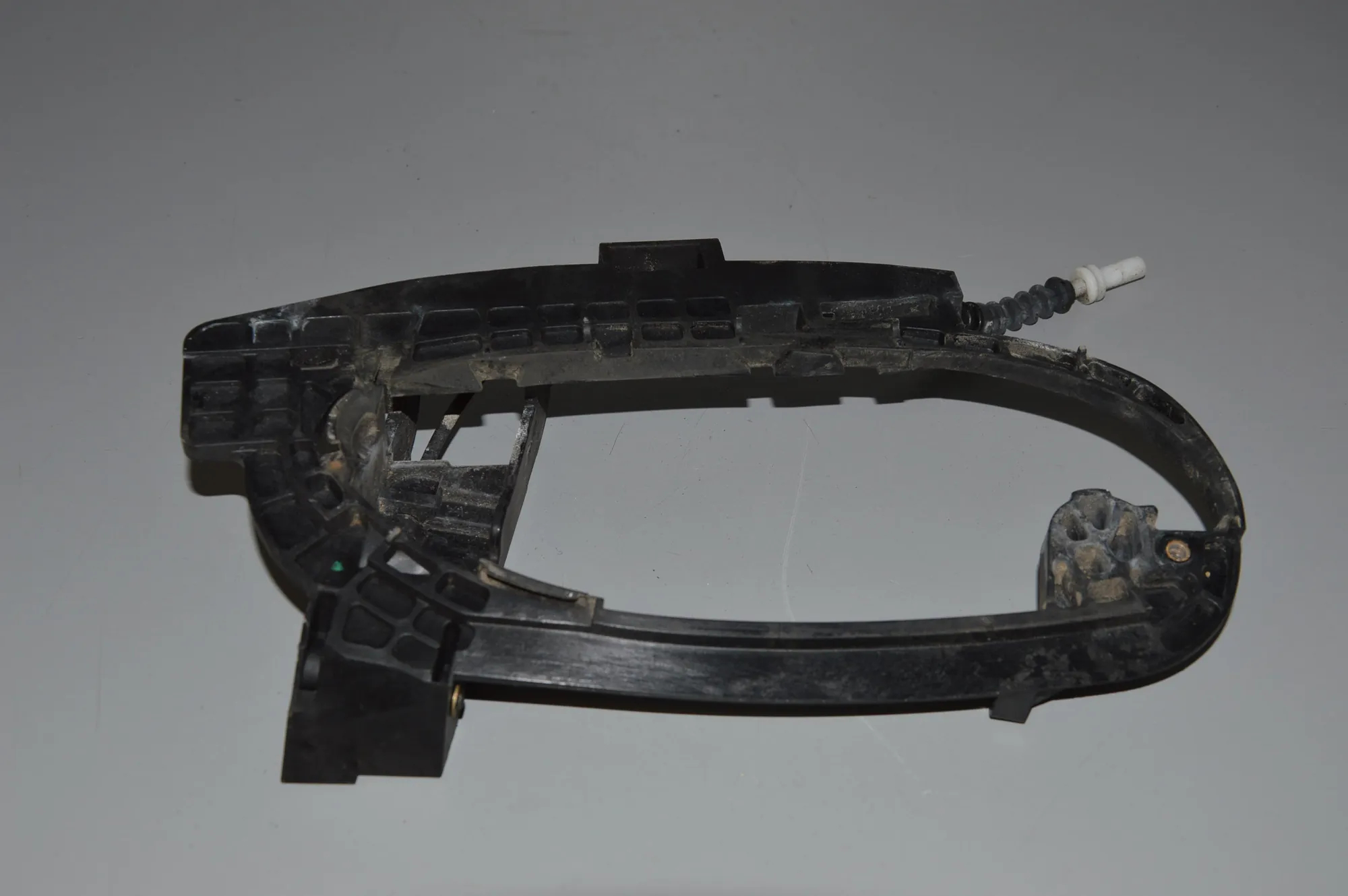 Rear Right Door Interior Handle Frame – OEM 7013704 · BMW 7 (E65, E66, E67) BMW 7 (E65, E66, E67) 730 Ld 2005 – 3