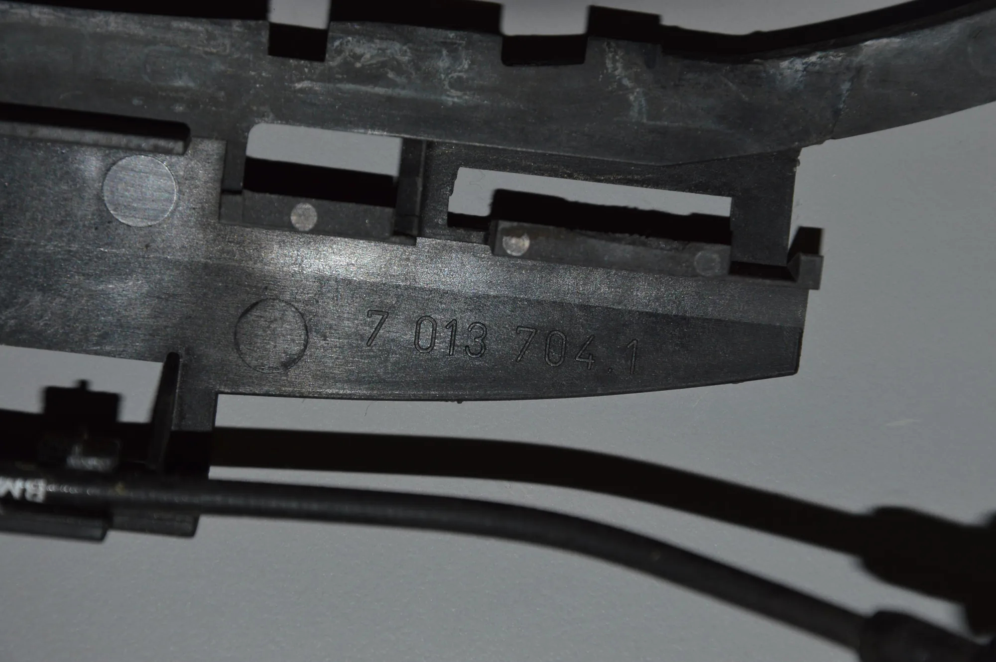 Rear Right Door Interior Handle Frame – OEM 7013704 · BMW 7 (E65, E66, E67) BMW 7 (E65, E66, E67) 730 Ld 2005 – 2