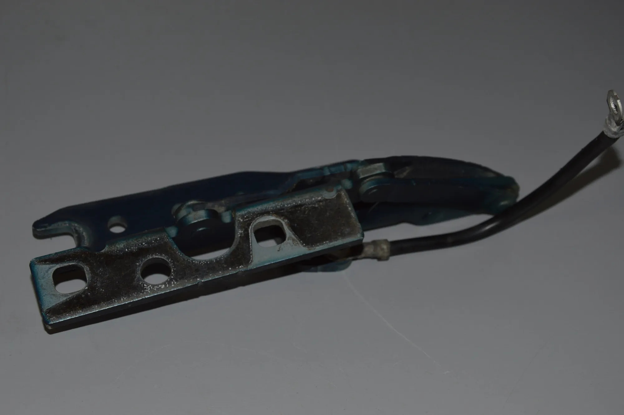 Front Right Bonnet Hinge – OEM 8240334 · BMW 7 (E65, E66, E67) BMW 7 (E65, E66, E67) 730 Ld 2005 – 2