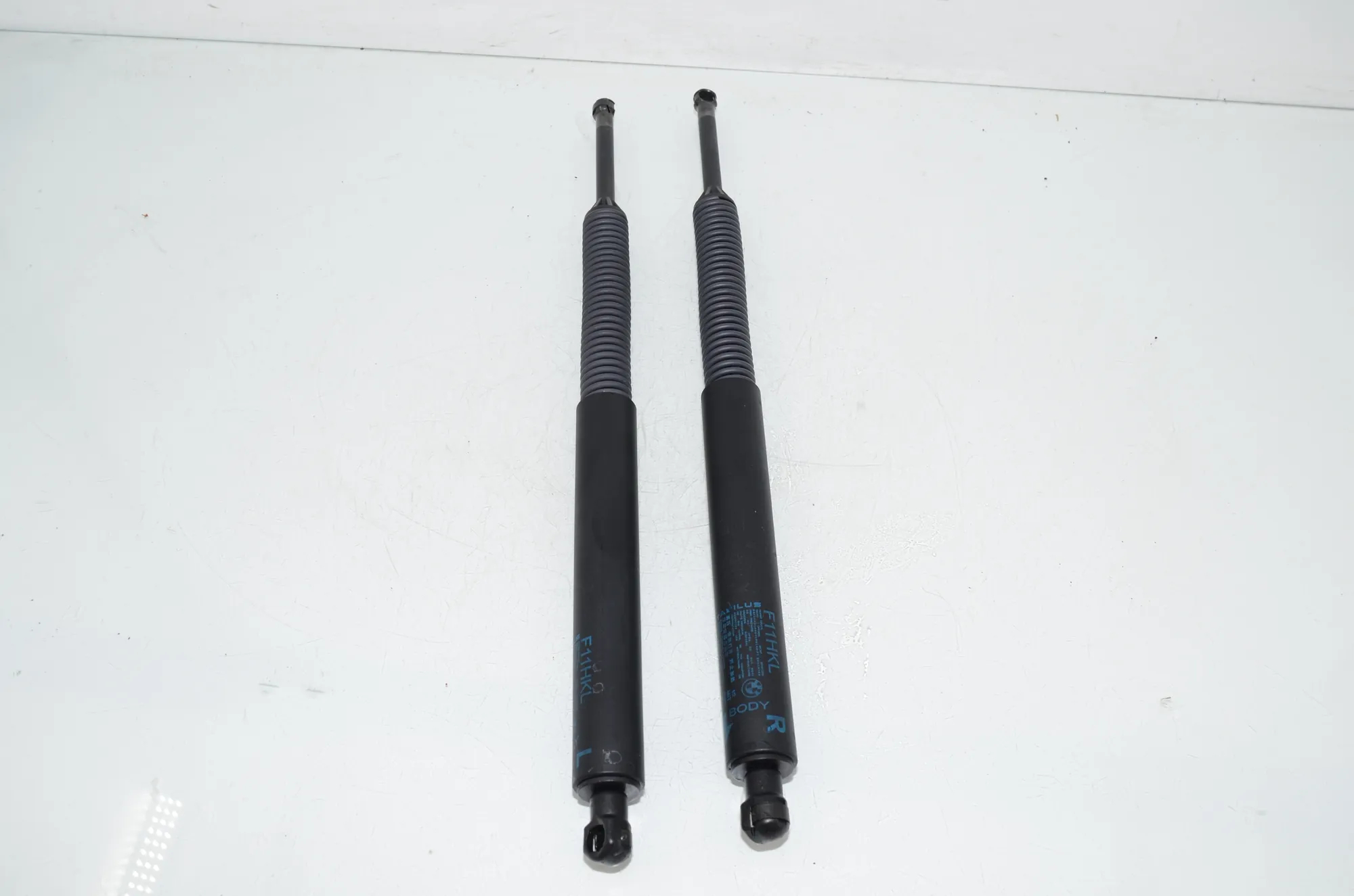 Right Side Tailgate Gas Strut – OEM 7266350 · BMW 5 Touring (F11) 530 d xDrive 2012 – 3