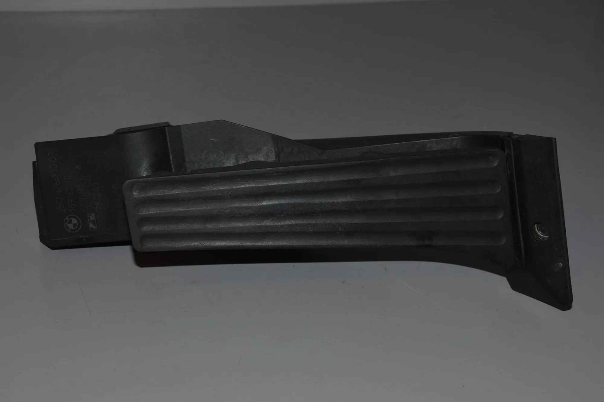 Throttle Pedal – OEM 6766930 · BMW 7 (E65, E66, E67) BMW 7 (E65, E66, E67) 730 Ld 2005