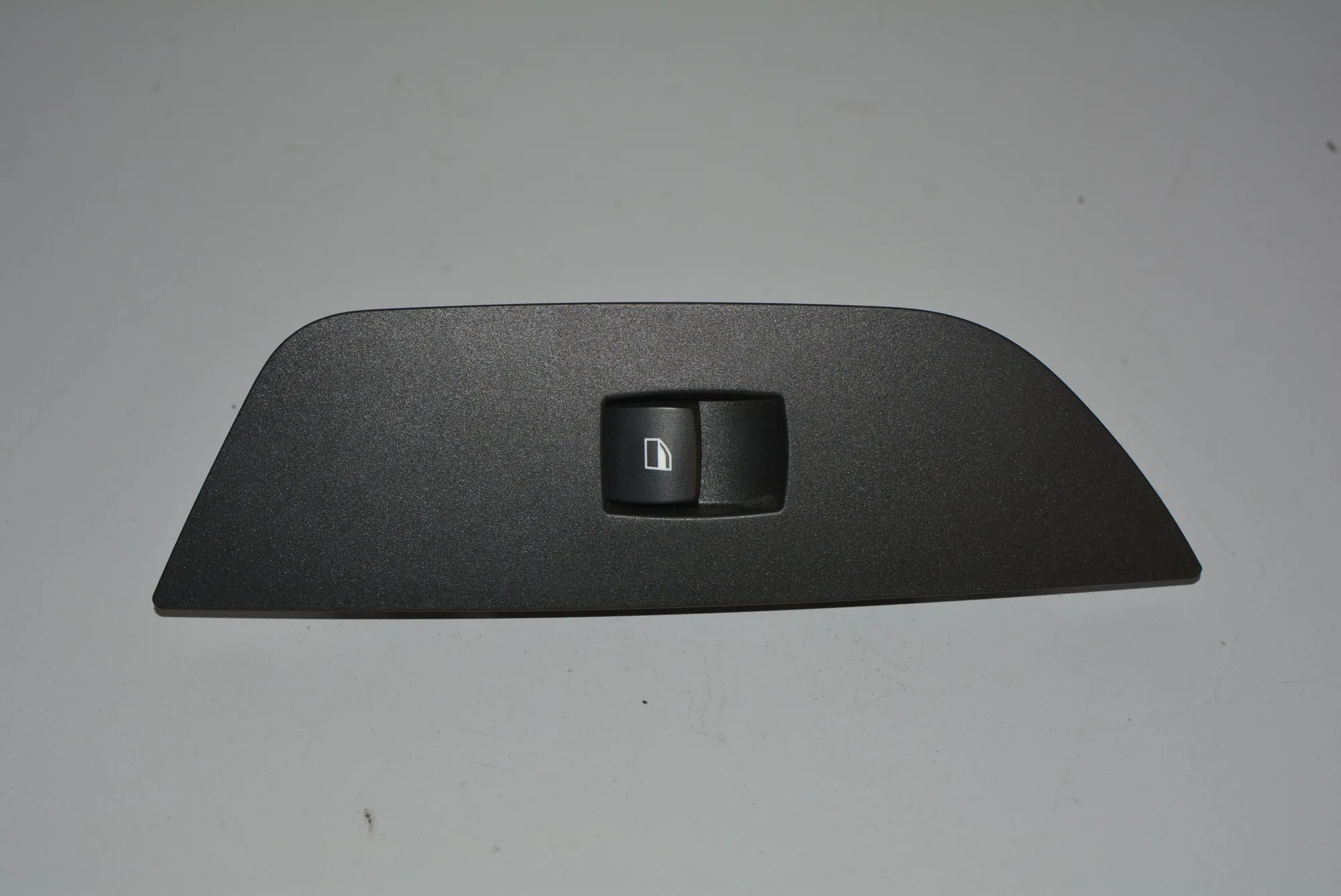 Front Right Door Window Switch – OEM 6935534 · BMW X1 (E84) BMW X1 (E84) 2011