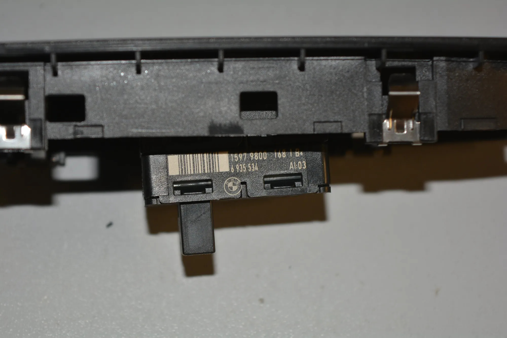 Front Right Door Window Switch – OEM 6935534 · BMW X1 (E84) BMW X1 (E84) 2011 – 3