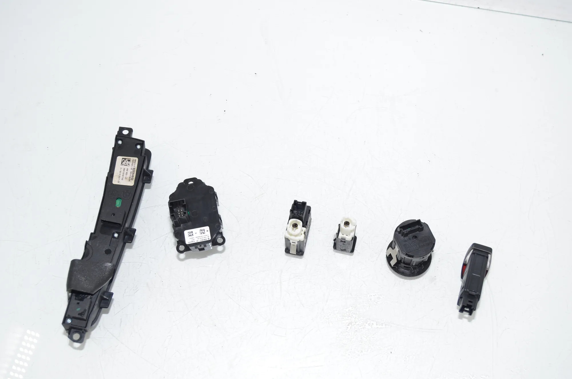 Switches – OEM 9202948 · BMW 5 Touring (F11) 530 d xDrive 2012 – 4
