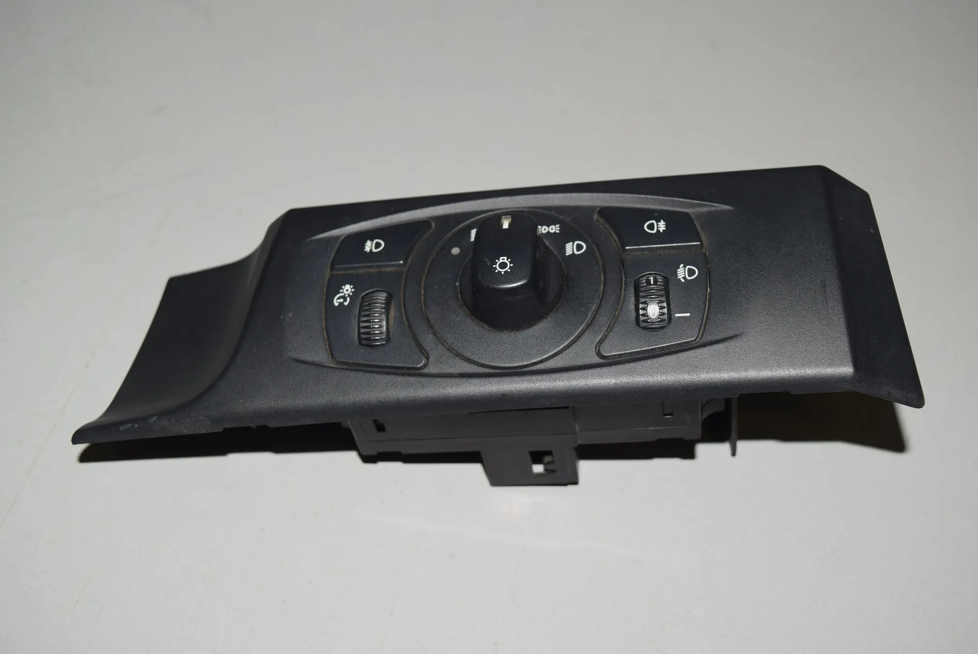 Headlight Switch Control Unit – OEM 6925295 · BMW 5 (E60) BMW 5 (E60) 2005 – 2