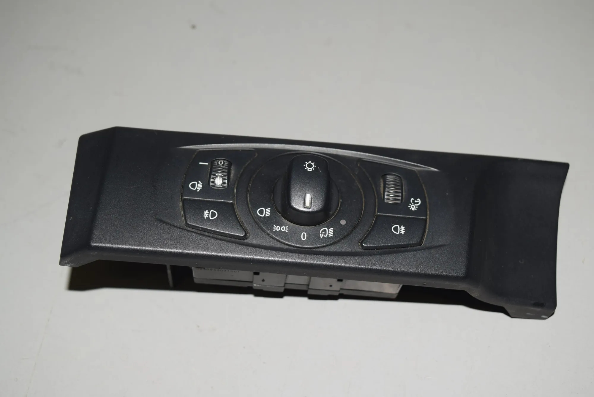 Headlight Switch Control Unit – OEM 6925295 · BMW 5 (E60) BMW 5 (E60) 2005