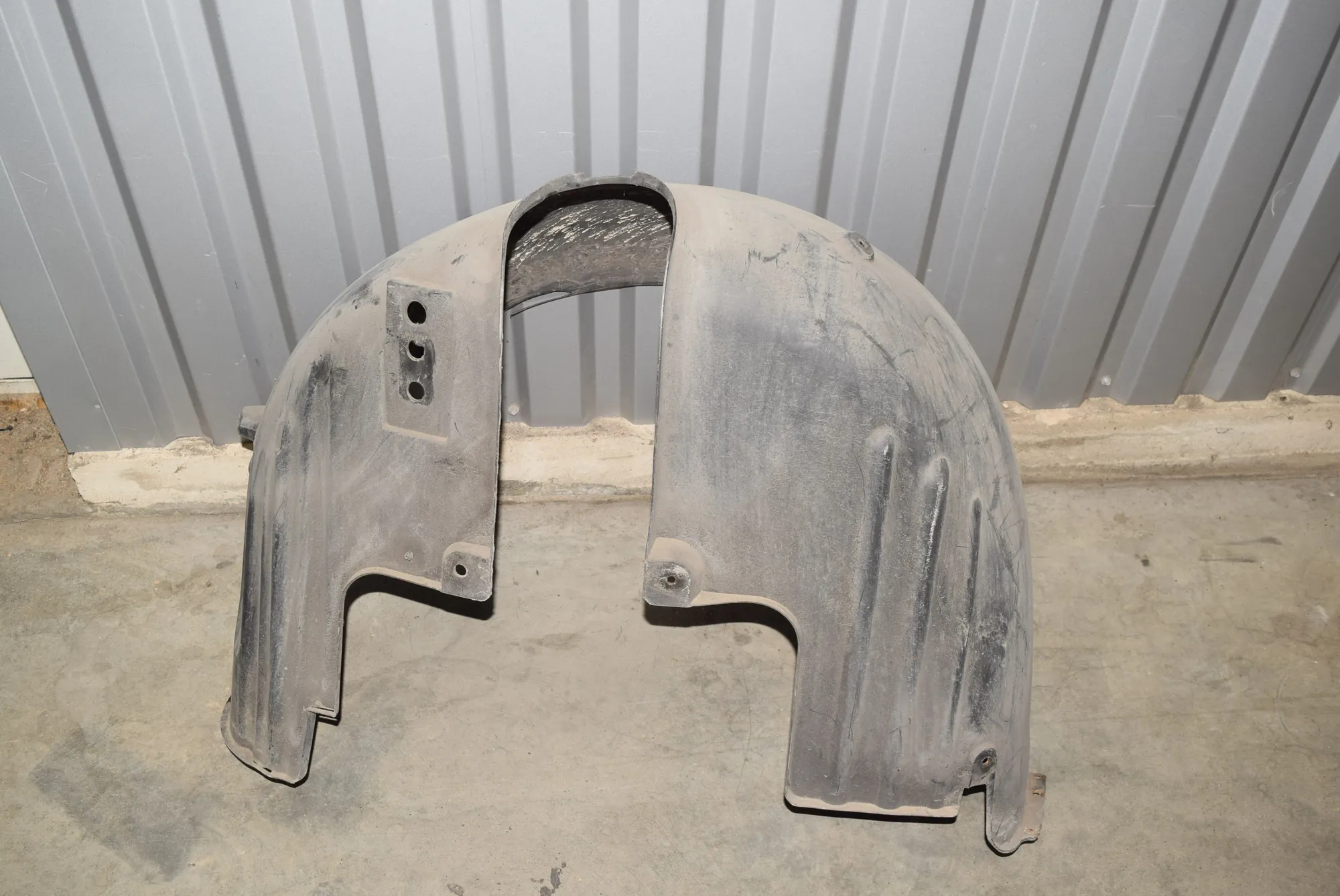 Rear Left Arch Liner – OEM 8223377 · BMW 7 (E65, E66, E67) BMW 7 (E65, E66, E67) 730 d 2003 – 2