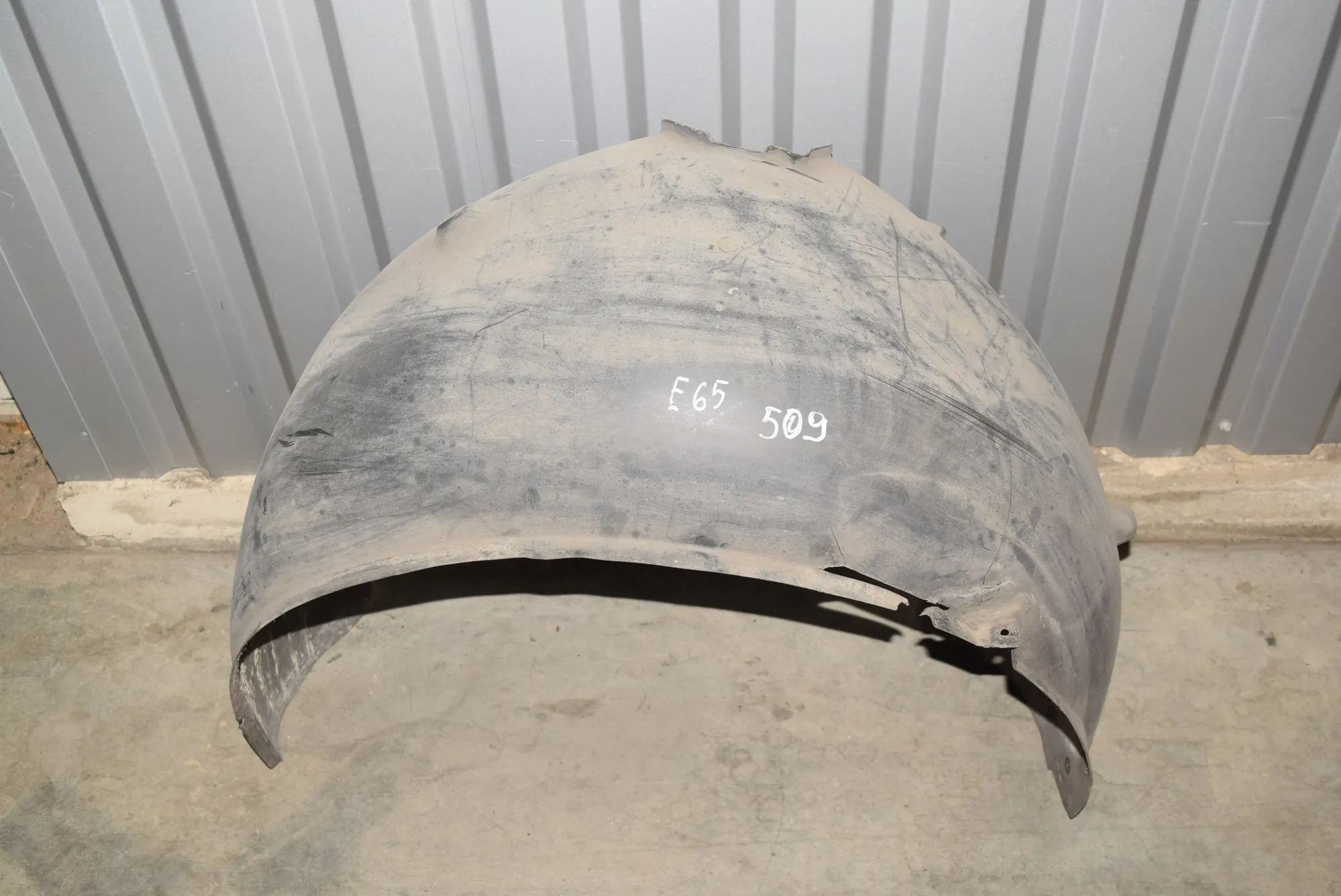Rear Left Arch Liner – OEM 8223377 · BMW 7 (E65, E66, E67) BMW 7 (E65, E66, E67) 730 d 2003