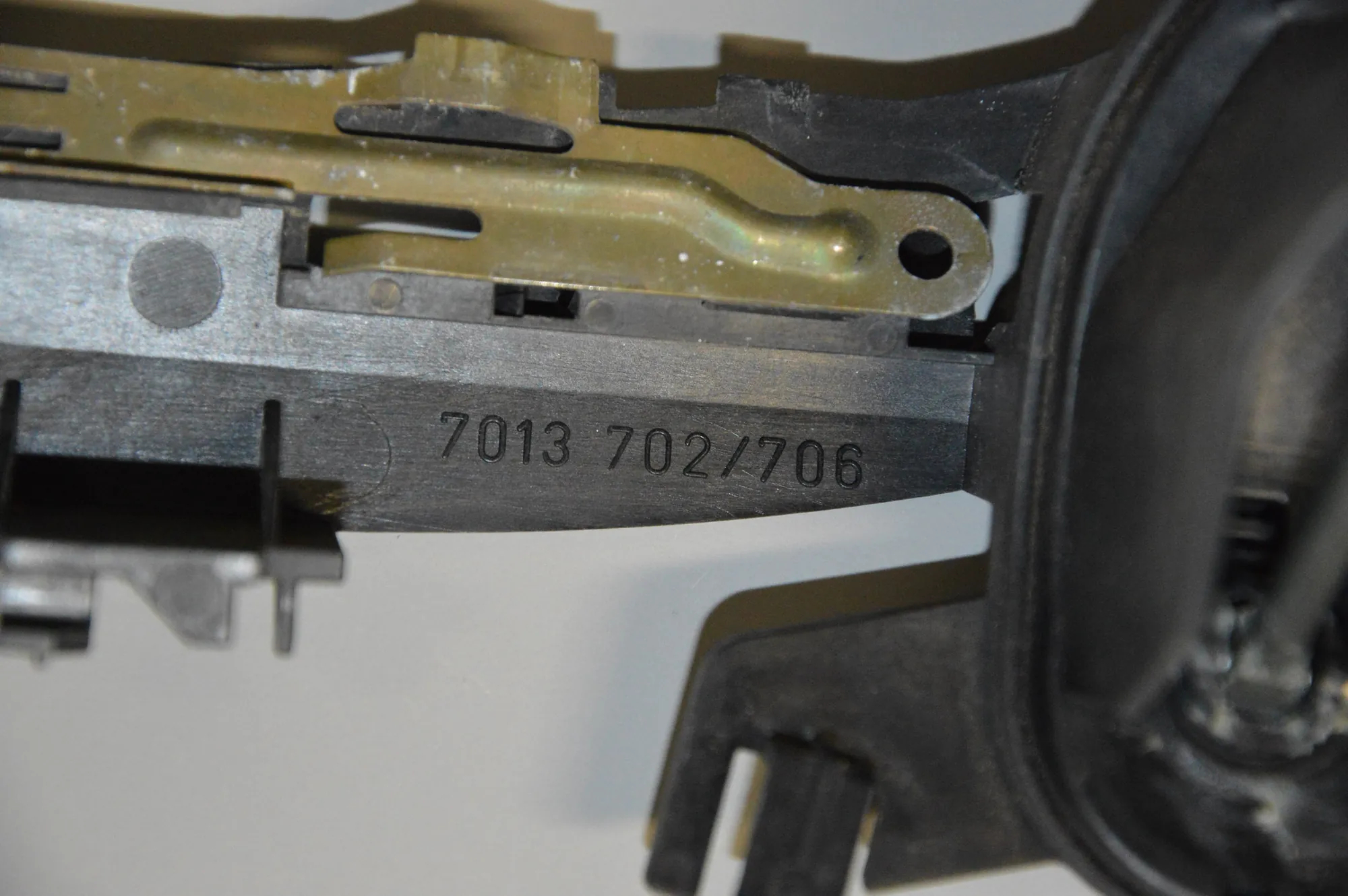 Front Right Door Interior Handle Frame – OEM 70137067013702 · BMW 7 (E65, E66, E67) BMW 7 (E65, E66, E67) 730 d 2004 – 4