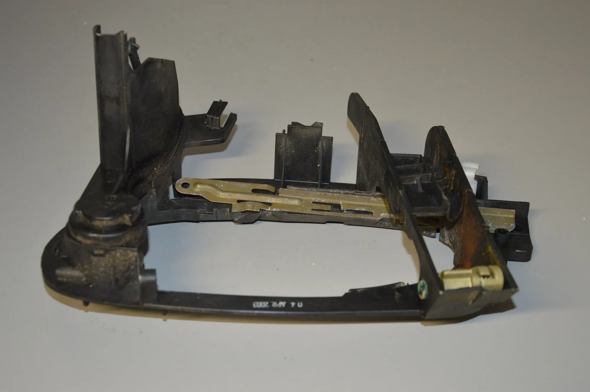 Front Right Door Interior Handle Frame – OEM 70137067013702 · BMW 7 (E65, E66, E67) BMW 7 (E65, E66, E67) 730 d 2004 – 3