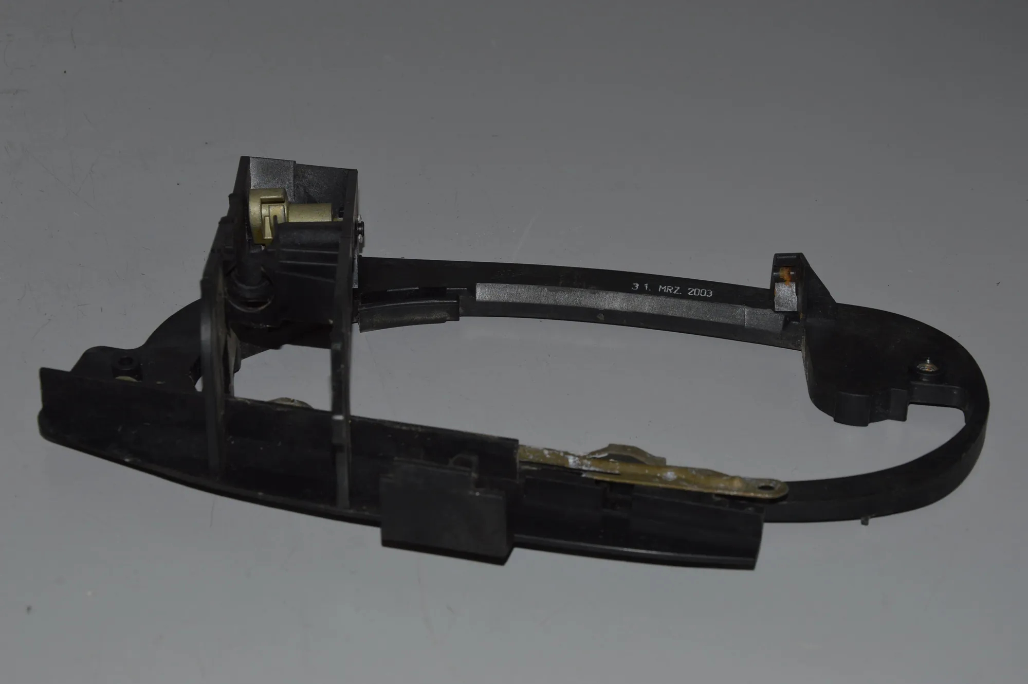 Rear Right Door Interior Handle Frame – OEM 51227013704 · BMW 7 (E65, E66, E67) BMW 7 (E65, E66, E67) 730 d 2004 – 2