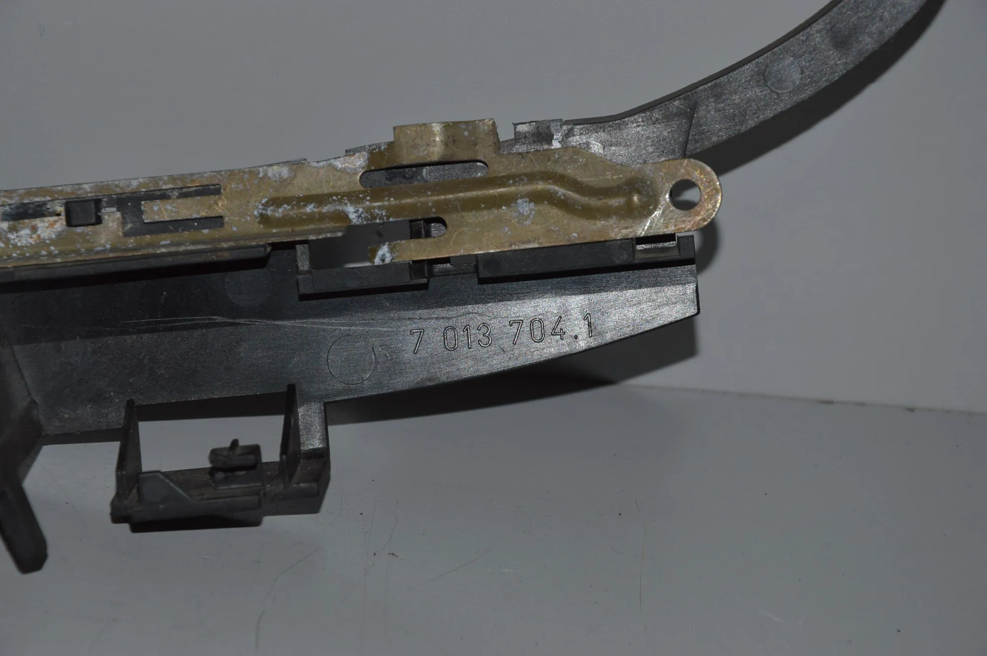 Rear Right Door Interior Handle Frame – OEM 51227013704 · BMW 7 (E65, E66, E67) BMW 7 (E65, E66, E67) 730 d 2004 – 3