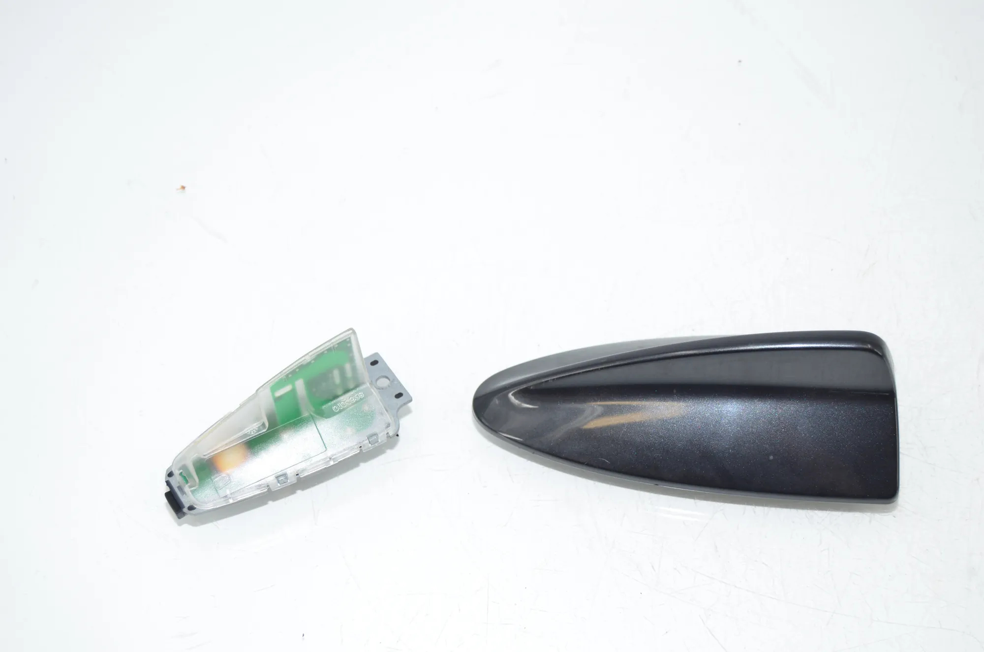 Antenna Trim – OEM 6959147 · BMW 5 Touring (F11) 530 d xDrive 2012