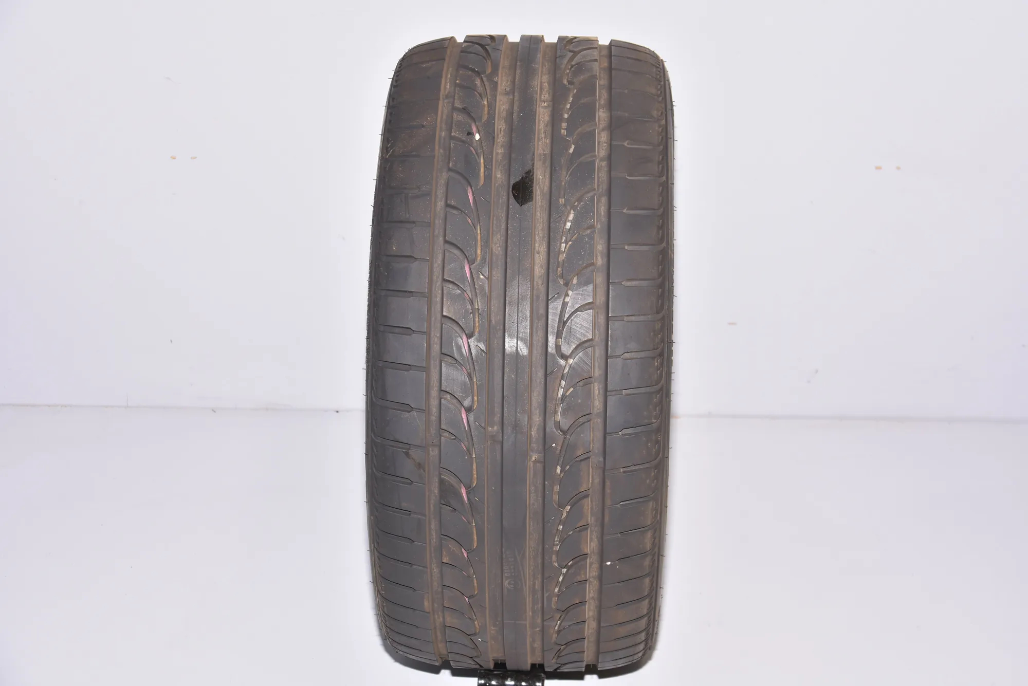 Tire · BMW 5 (E60) BMW 5 (E60) 2003
