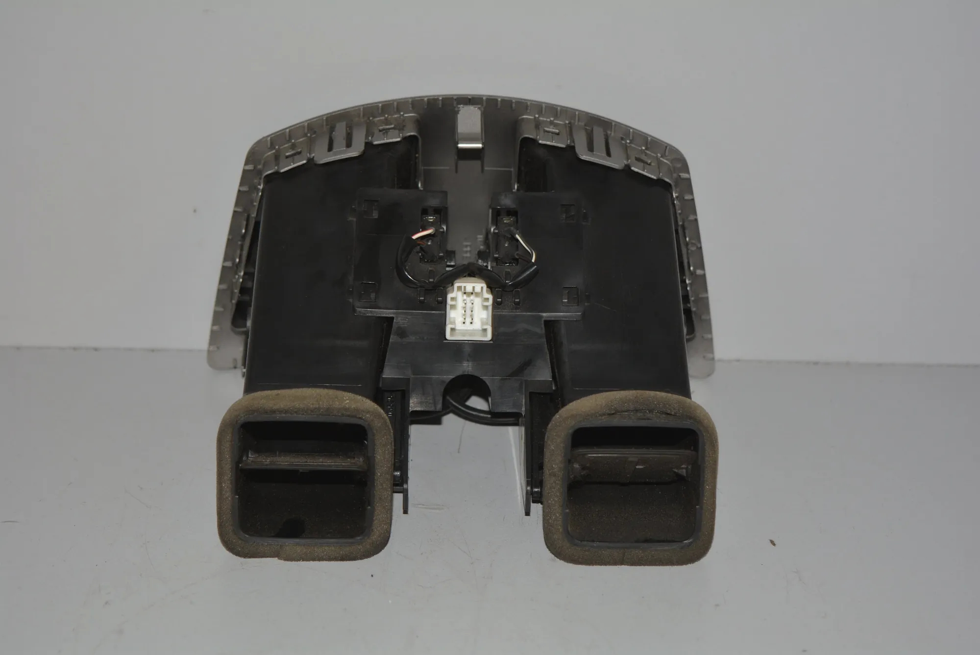 Dashboard Air Vents – OEM NA · BMW 7 (E65, E66, E67) BMW 7 (E65, E66, E67) 730 Ld 2005 – 2