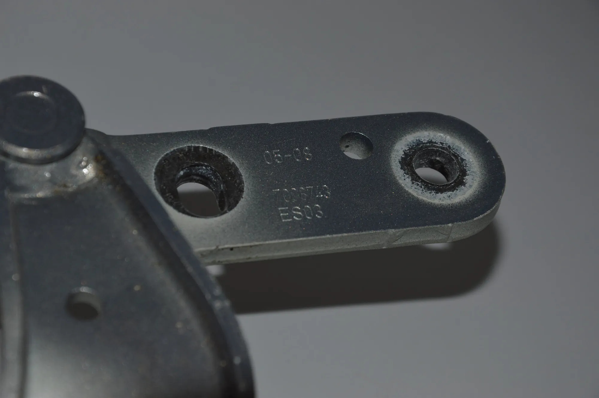 Left Side Bootlid Hinge – OEM 7008743 · BMW 6 (E63) BMW 6 (E63) M 2005