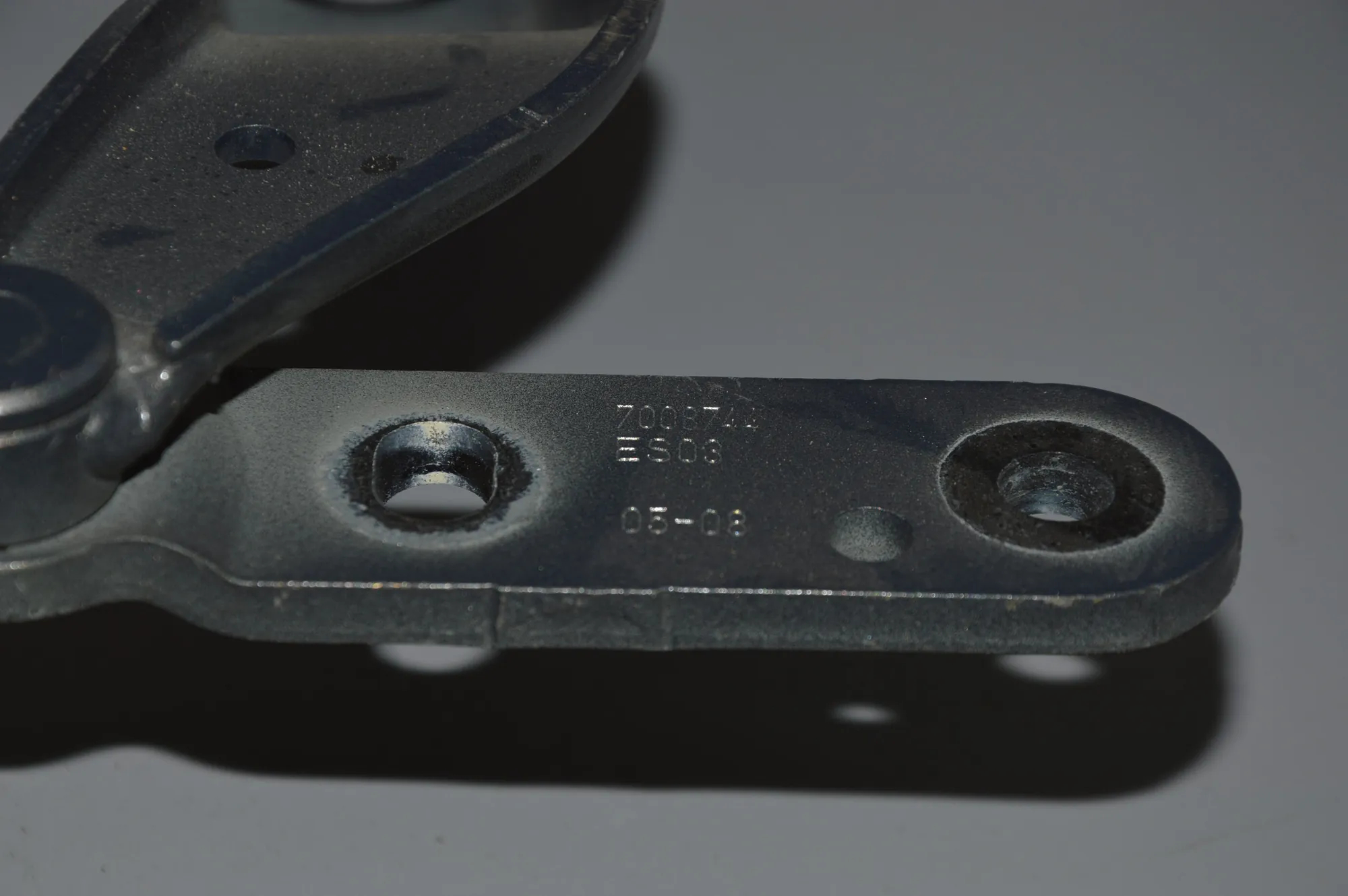 Right Side Bootlid Hinge – OEM 7008744 · BMW 6 (E63) BMW 6 (E63) M 2005 – 2