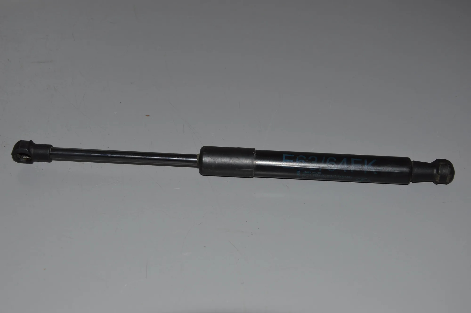 Front Right Bonnet Strut – OEM 7070670 · BMW 6 (E63) BMW 6 (E63) M 2005