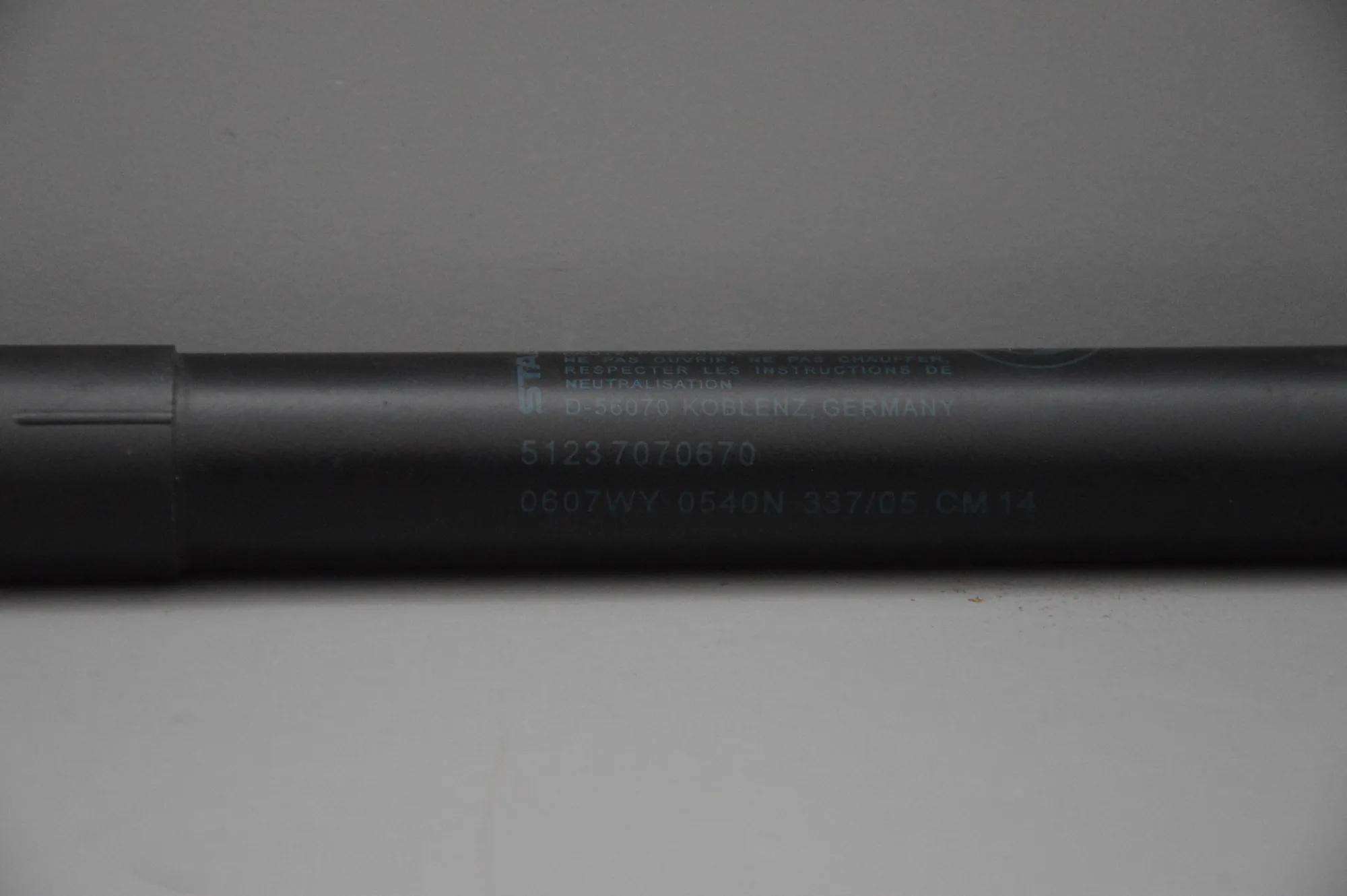 Front Right Bonnet Strut – OEM 7070670 · BMW 6 (E63) BMW 6 (E63) M 2005 – 2