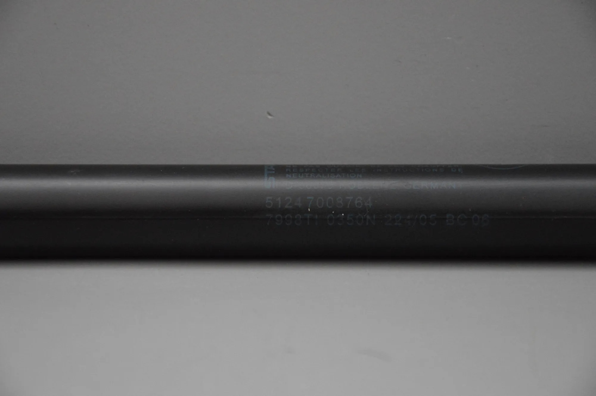 Right Side Tailgate Gas Strut – OEM 7008764 · BMW 6 (E63) BMW 6 (E63) M 2005 – 2