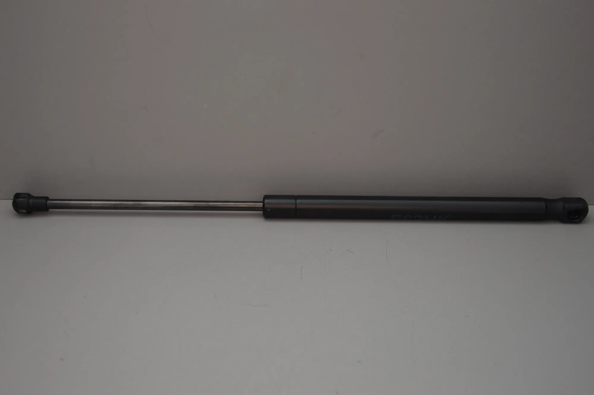 Left Side Tailgate Gas Strut – OEM 7008764 · BMW 6 (E63) BMW 6 (E63) M 2005