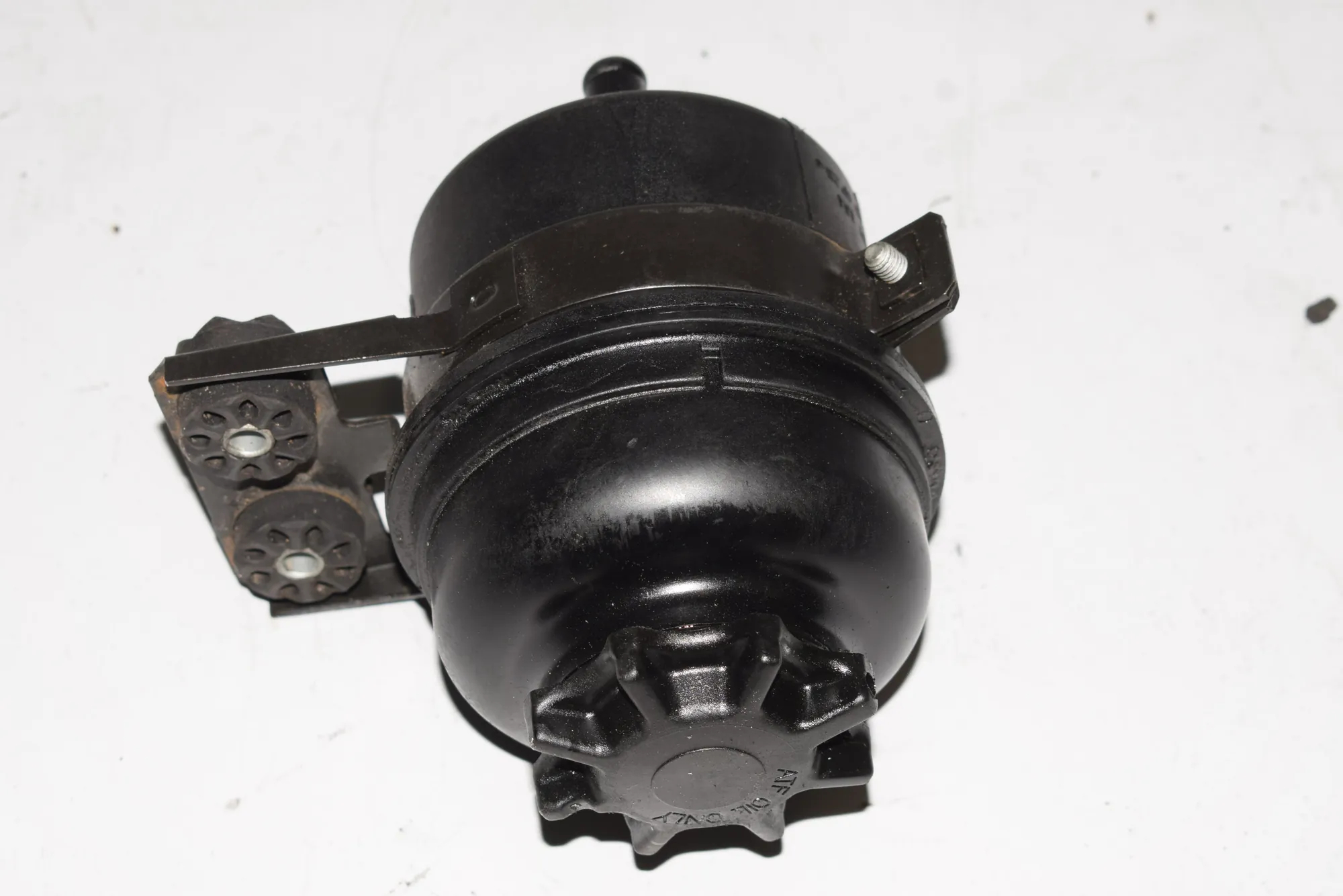 Power Steering Pump Tank – OEM 1097164 · BMW 3 (E46) 318 i 2001 – 5
