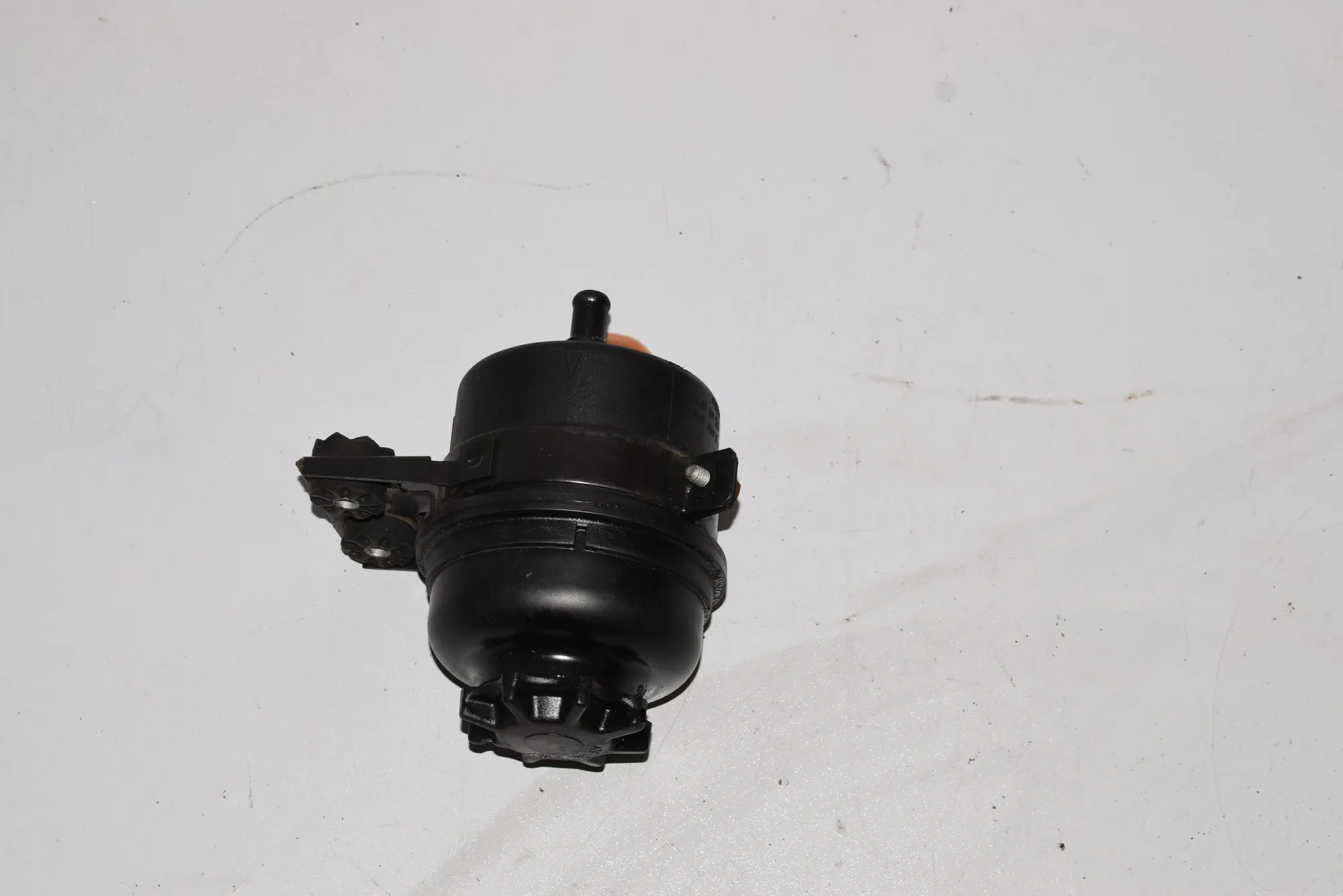 Power Steering Pump Tank – OEM 1097164 · BMW 3 (E46) 318 i 2001