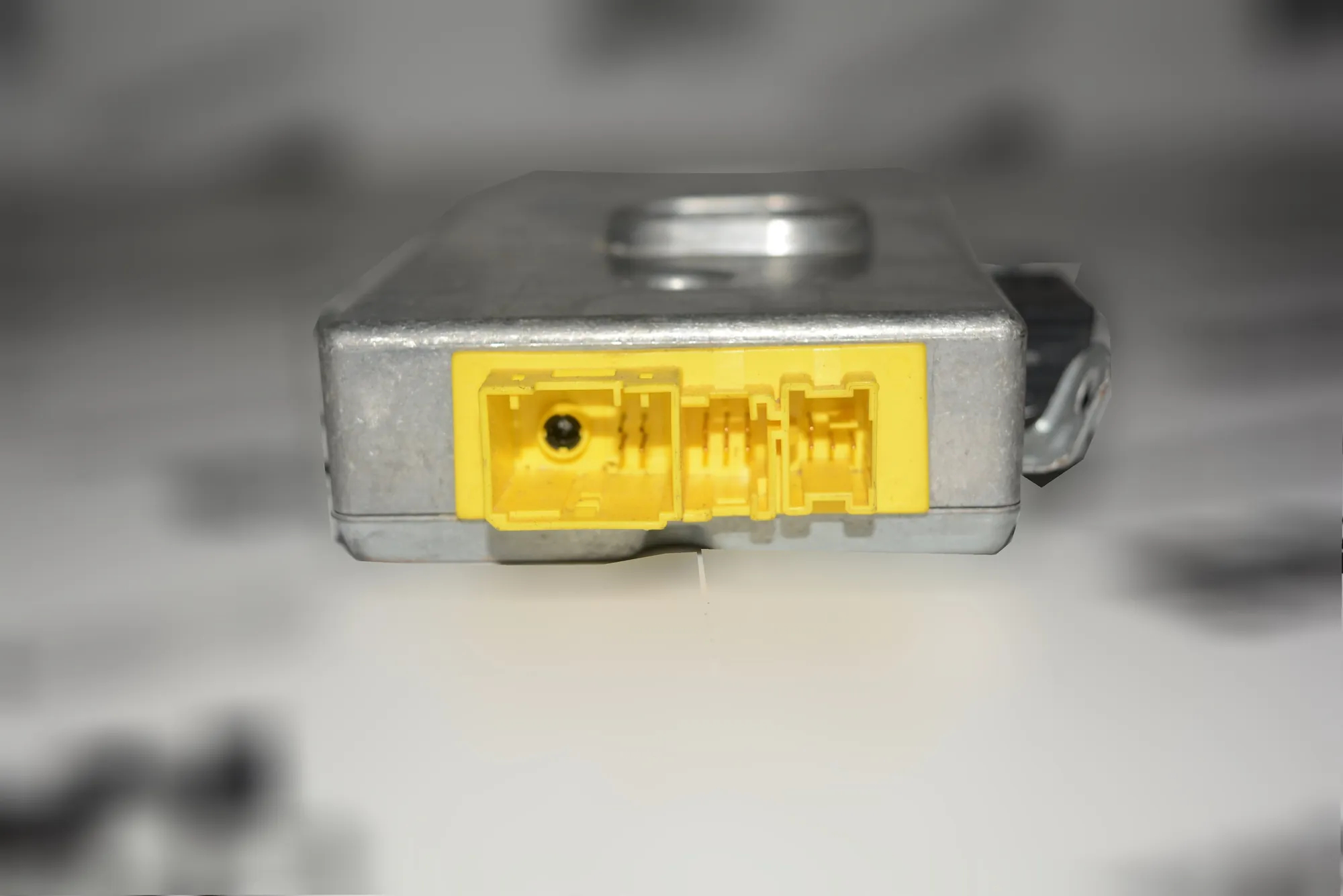SRS Control Unit – OEM 6957759 · BMW 5 (E60) 530 d 2003 – 4