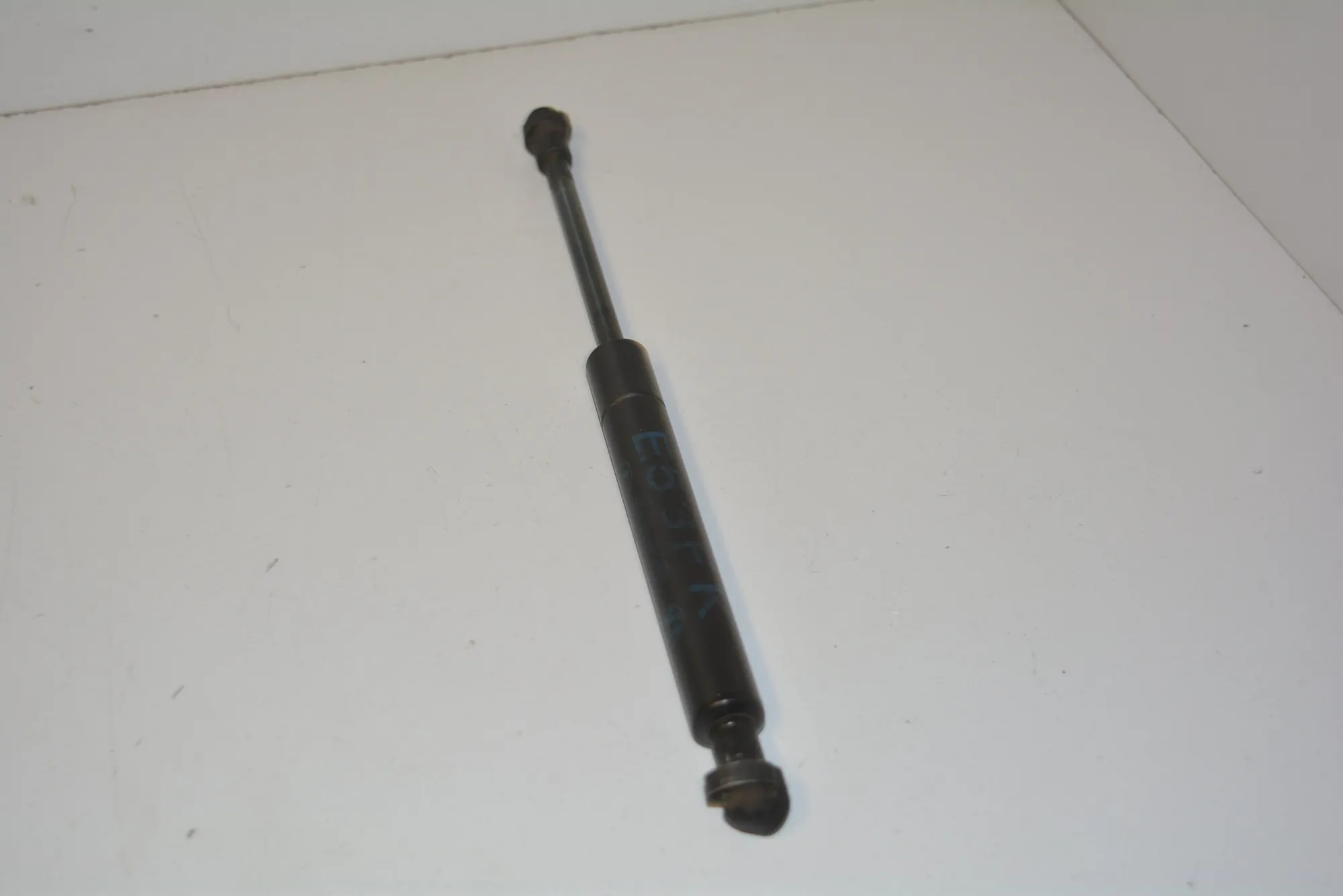 Front Left Bonnet Strut – OEM 8402551 · BMW X5 (E53) 4.4 i 2002 – 2