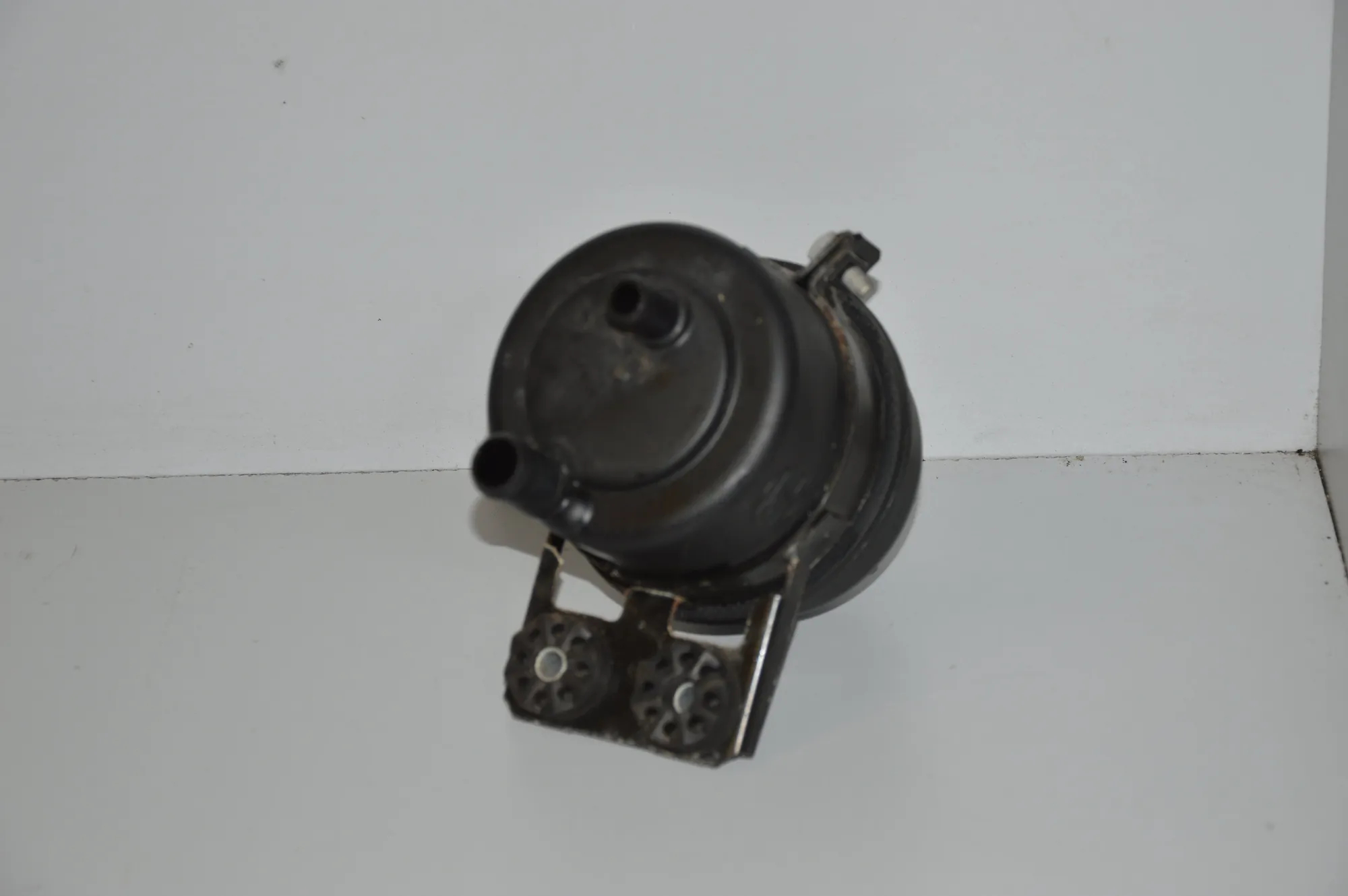 Power Steering Pump Tank – OEM 1097164 · BMW 3 (E90) 318 i 2006