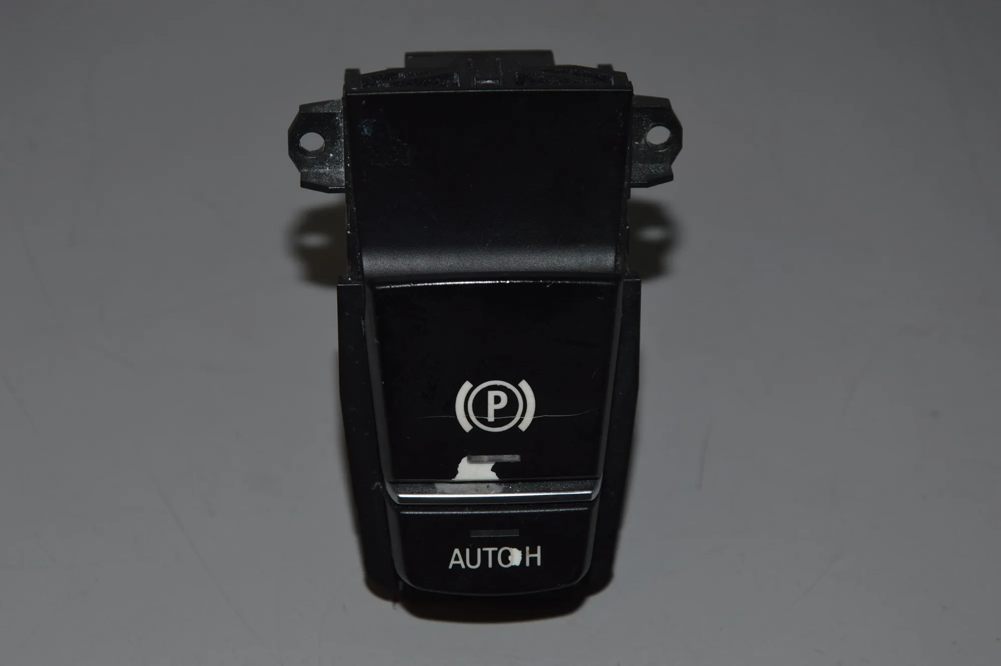 Handbrake Button – OEM 9159997 · BMW 7 (F01, F02) BMW 7 (F01, F02) 730 d 2011 – 6