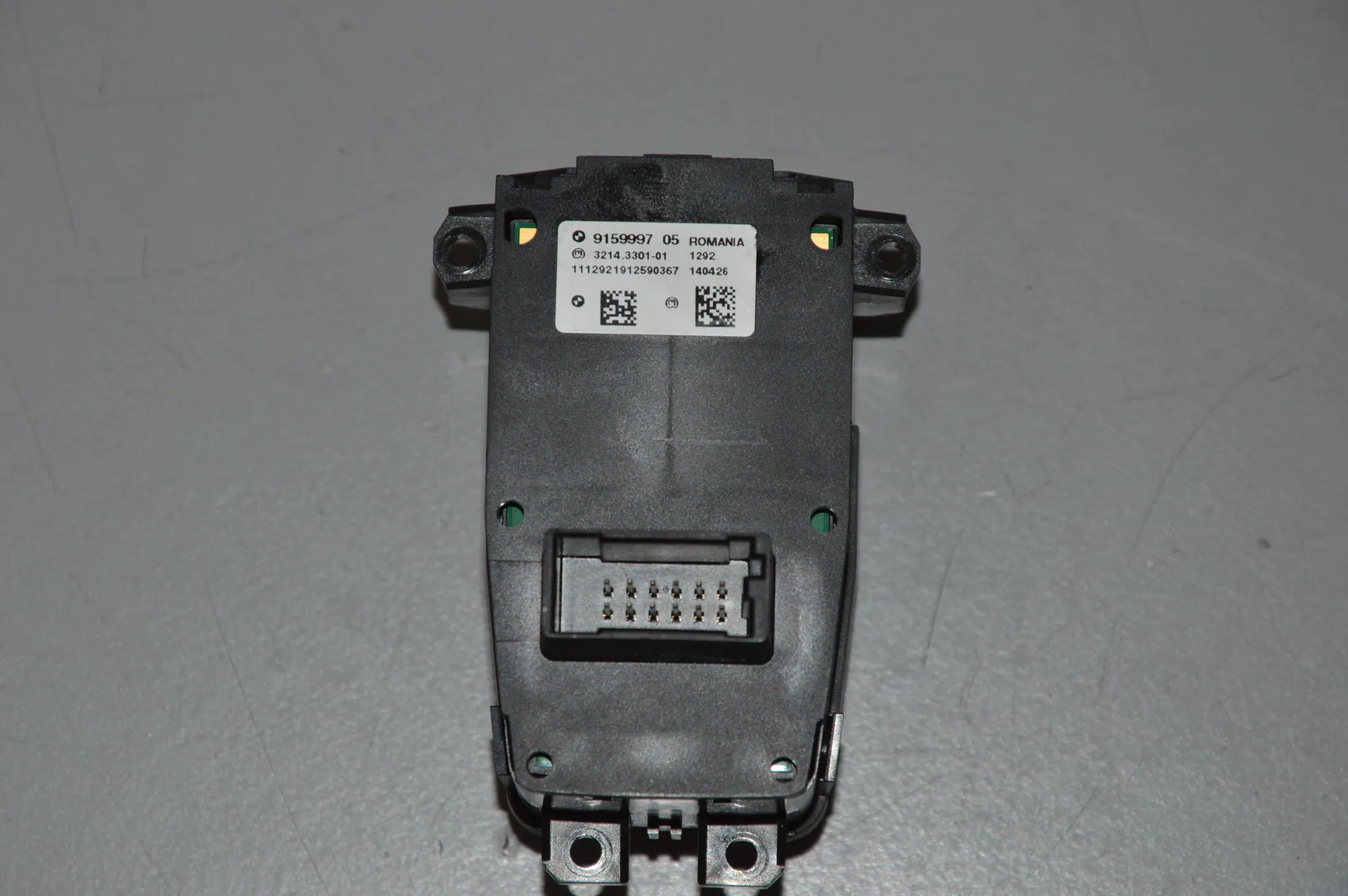Handbrake Button – OEM 9159997 · BMW 7 (F01, F02) BMW 7 (F01, F02) 730 d 2011 – 5