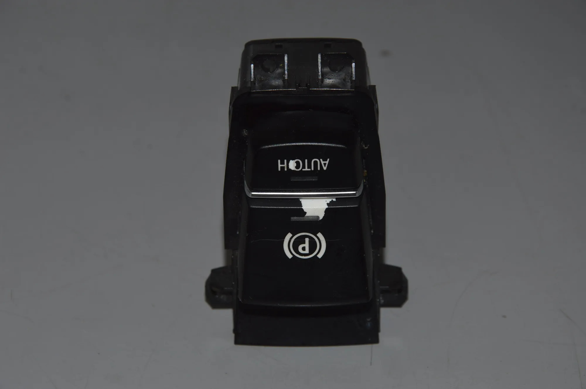 Handbrake Button – OEM 9159997 · BMW 7 (F01, F02) BMW 7 (F01, F02) 730 d 2011