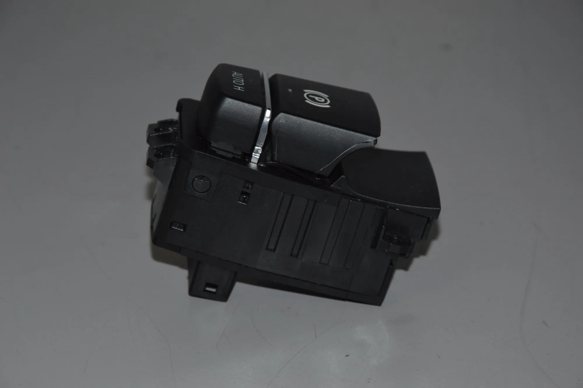 Handbrake Button · BMW 7 (F01, F02) BMW 7 (F01, F02) 730 d 2011