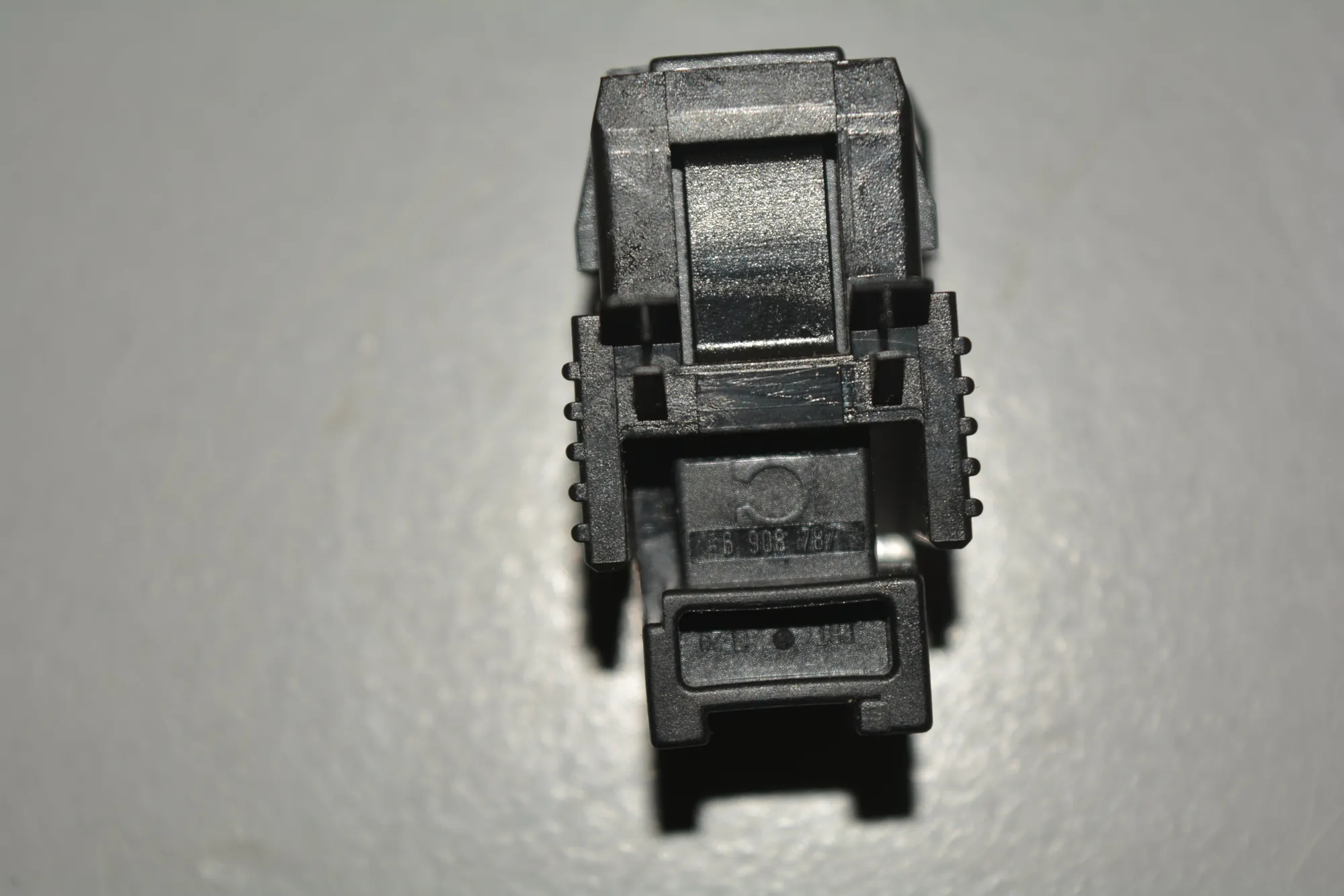 Other Control Units – OEM 6908787 · BMW 5 Touring (E39) 530 i 2002 – 3