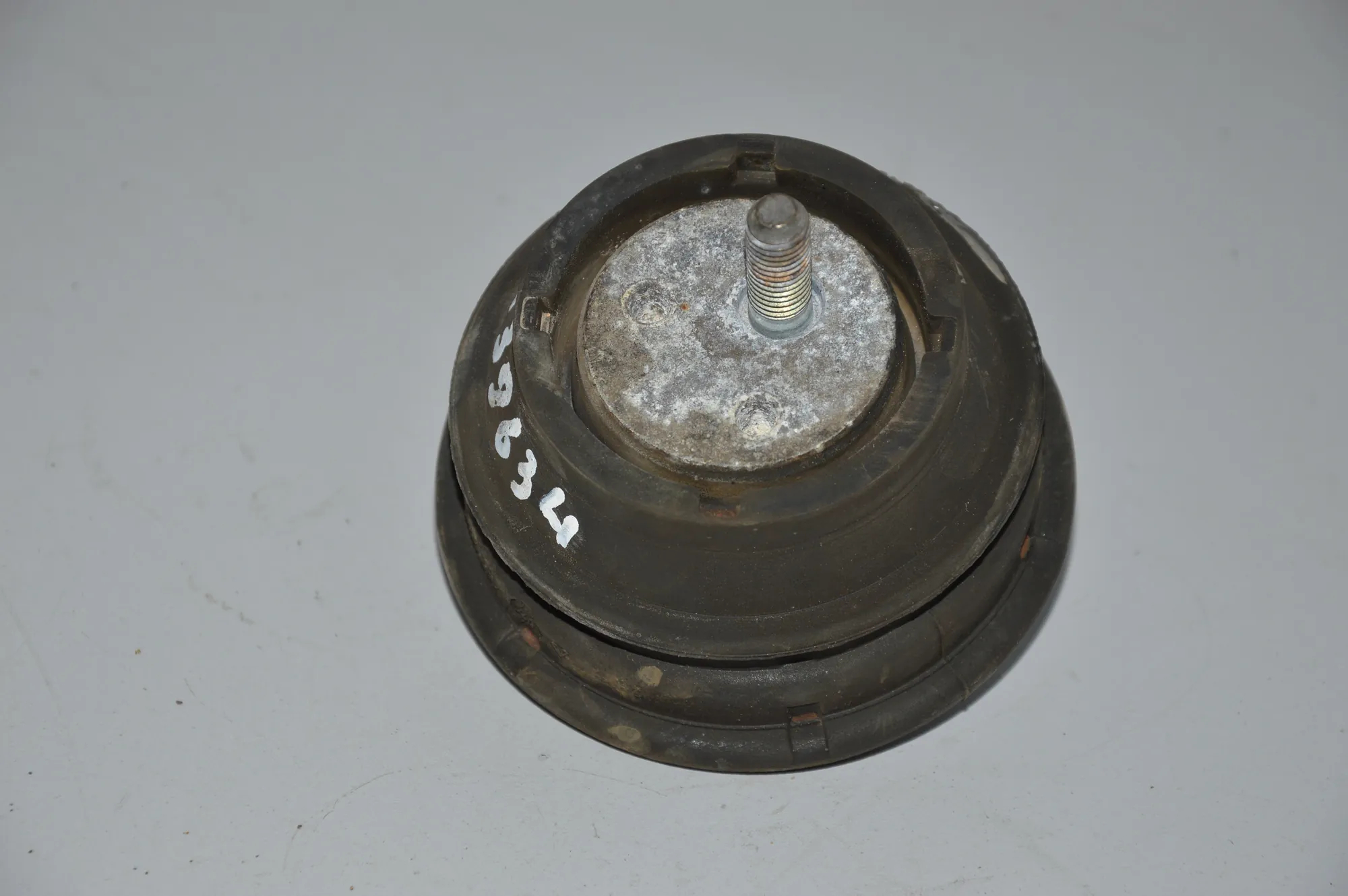 Right Side Engine Mount – OEM 6754608 · BMW 5 Touring (E39) 530 i 2002 – 2