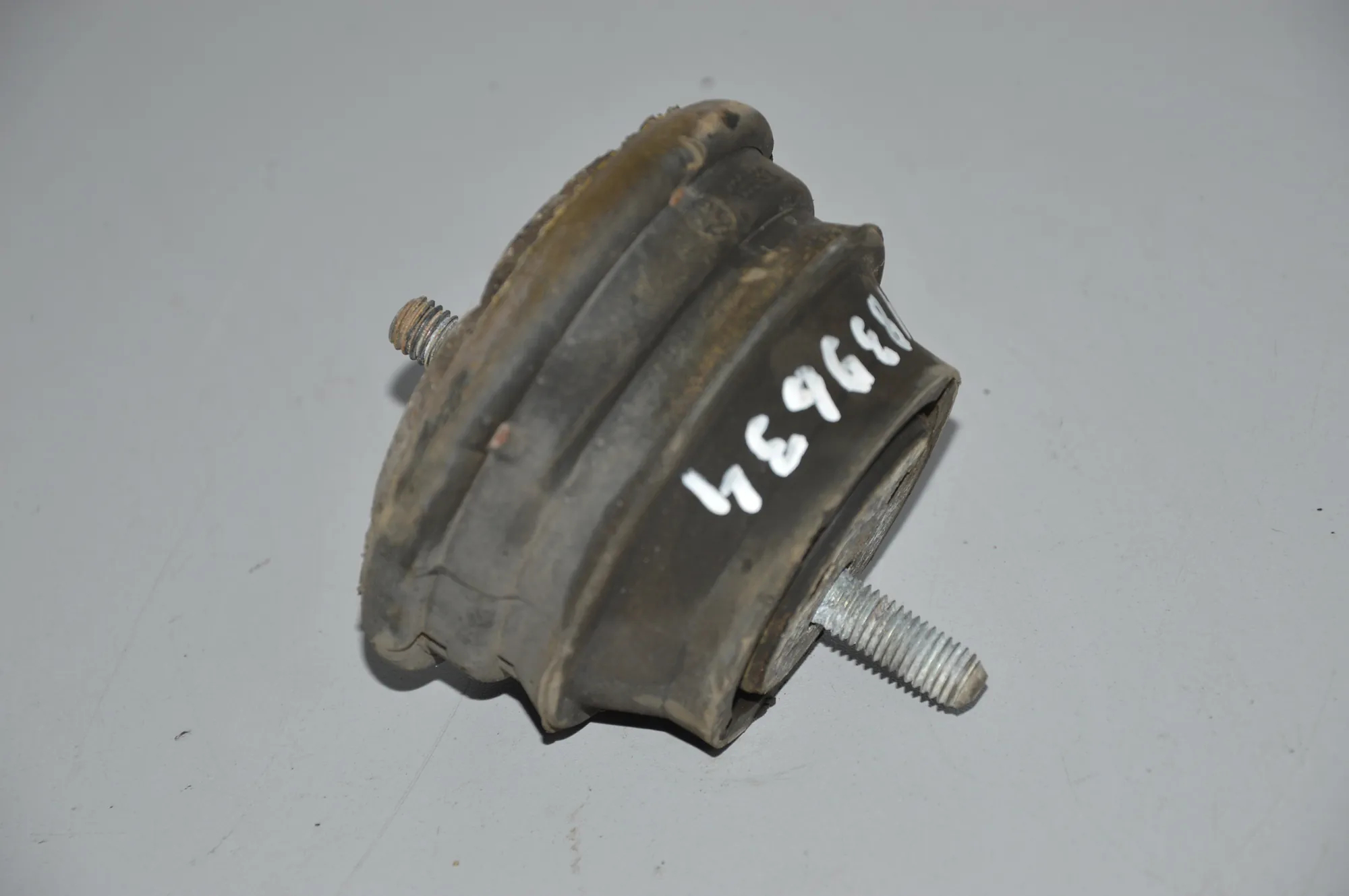 Left Side Engine Mount – OEM 6754608 · BMW 5 Touring (E39) 530 i 2002 – 3