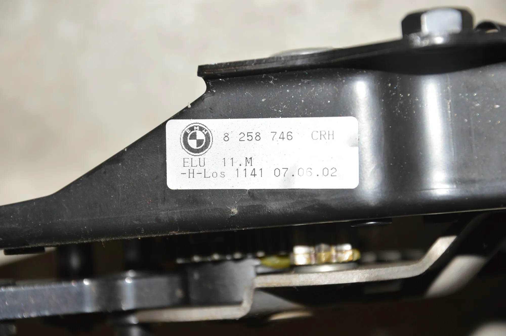 Front Right Seat Control Motor – OEM 8258746 · BMW X5 (E53) 4.6 is 2002 – 3