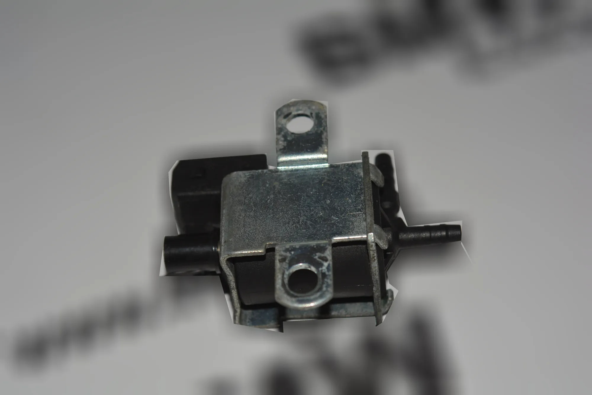 Solenoid Valve – OEM 1742711 · BMW X5 (E53) 4.6 is 2002 – 3