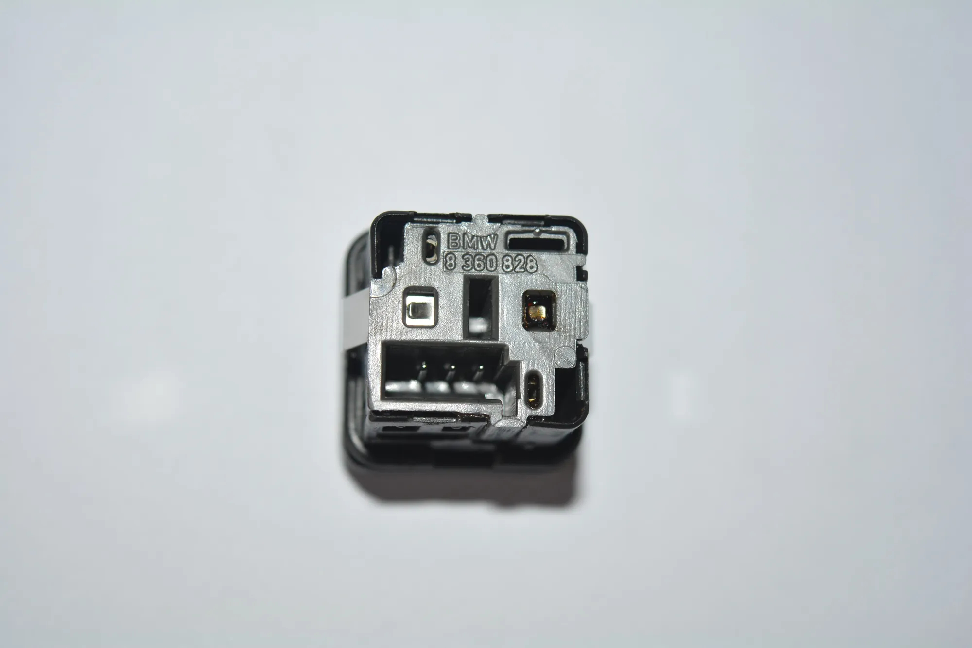 Other Control Units – OEM 8360828 · BMW 7 (E38) 728 i, iL 2001 – 3