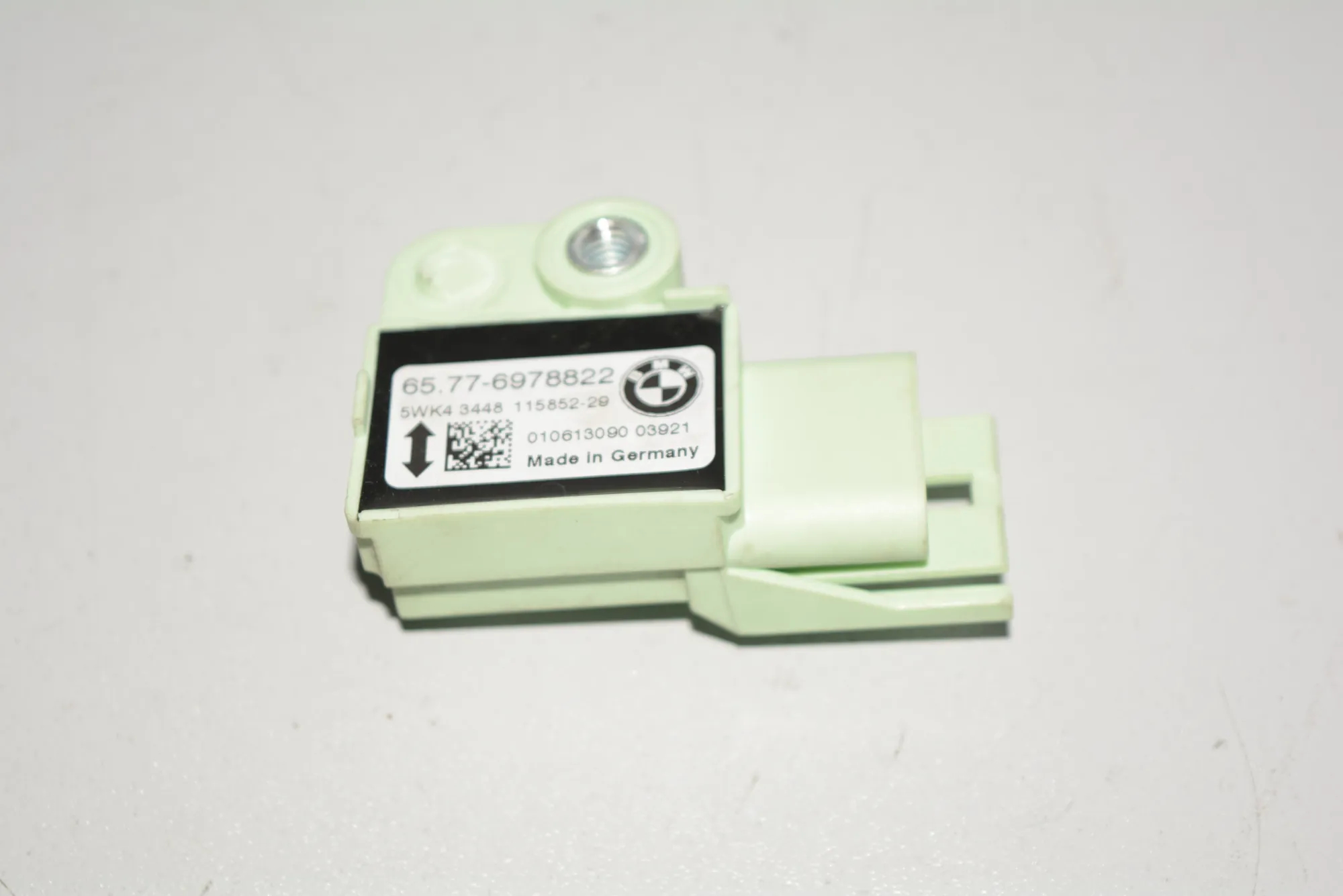 Front Left Impact Sensor – OEM 6978822 · BMW 5 Touring (E61) 530 d 2006