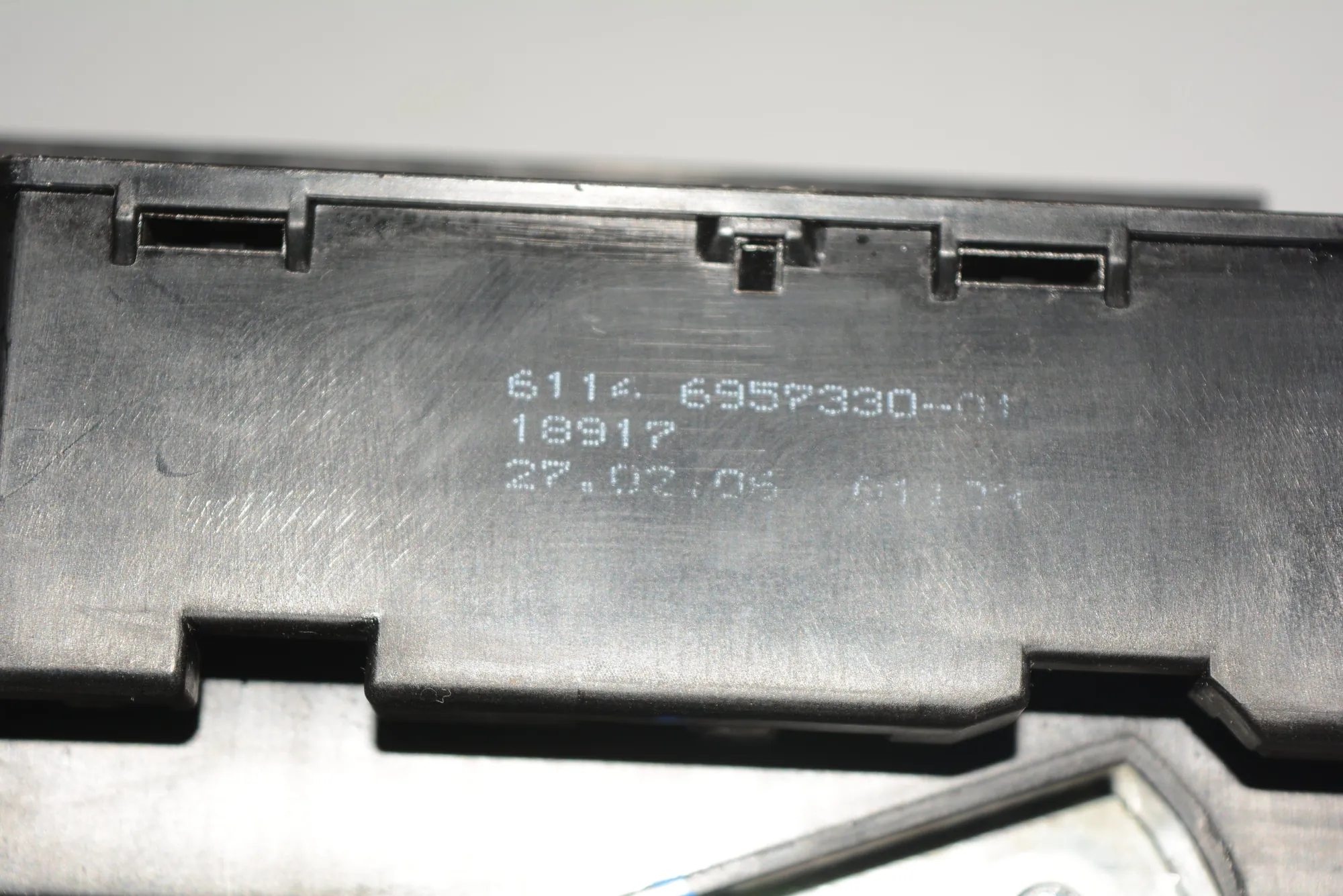 Fuse Box – OEM 6957330 · BMW 5 Touring (E61) 530 d 2006 – 2