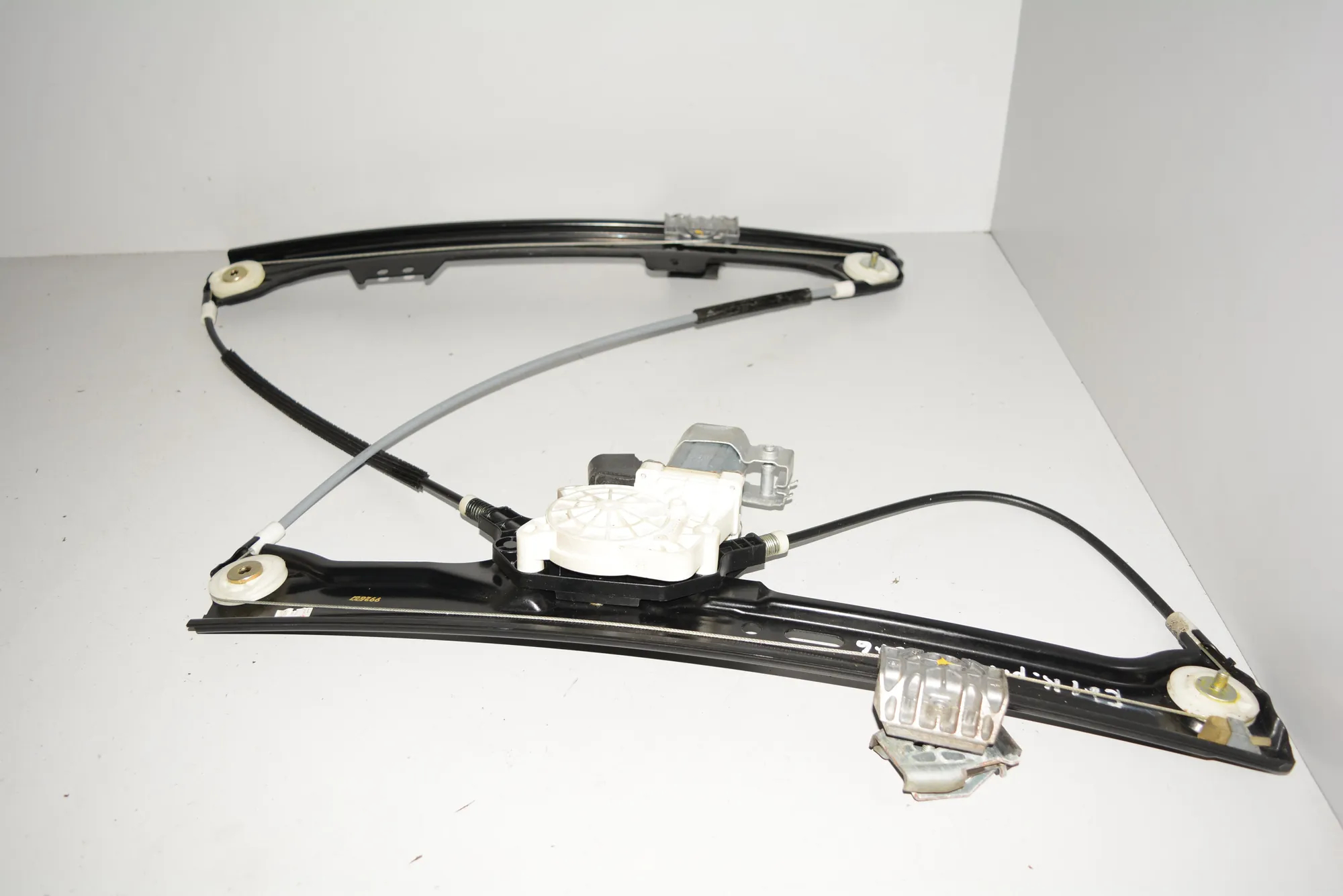 Front Left Door Window Regulator – OEM 70343517075667 · BMW 5 Touring (E61) 530 d 2006 – 2
