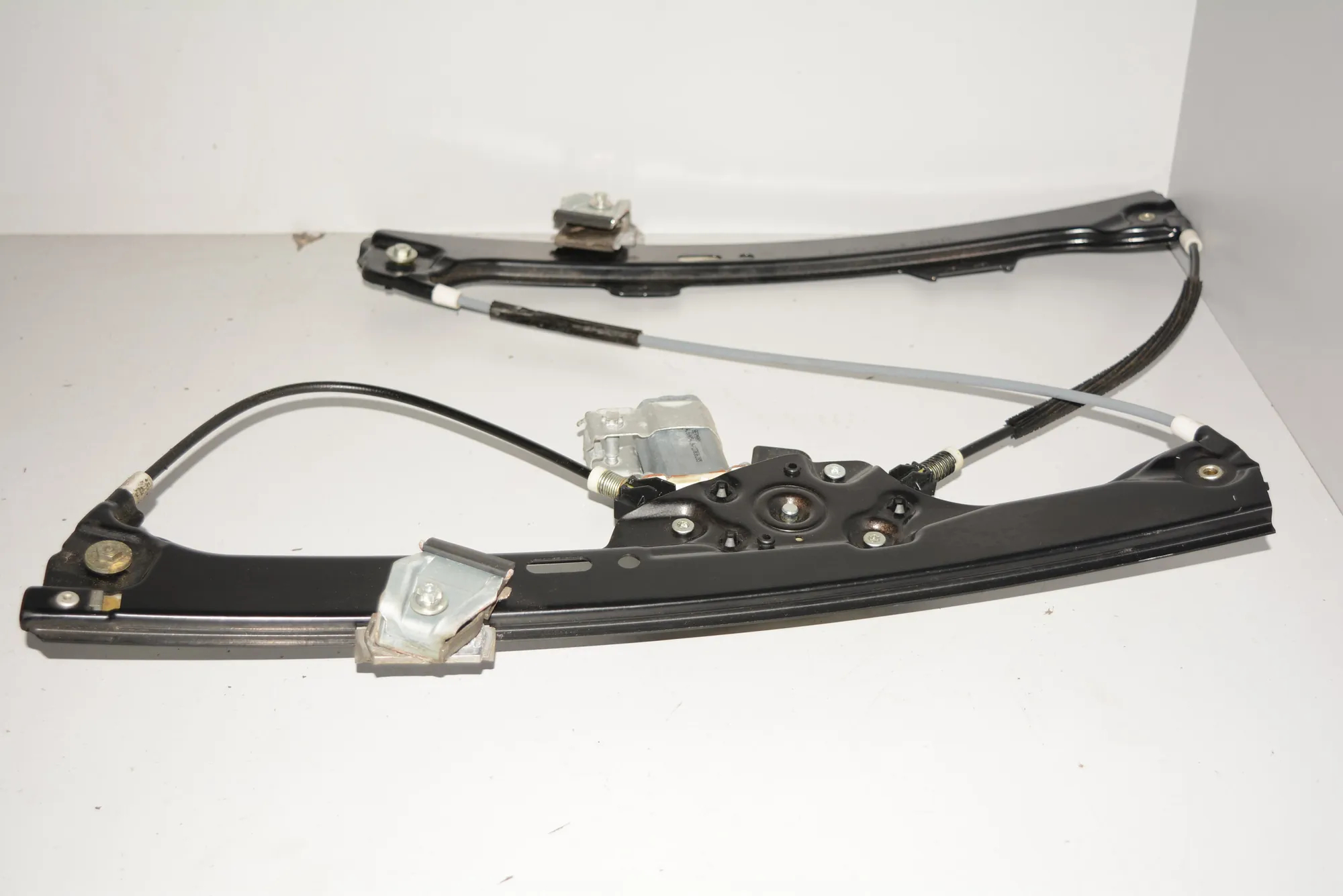Front Left Door Window Regulator – OEM 70343517075667 · BMW 5 Touring (E61) 530 d 2006
