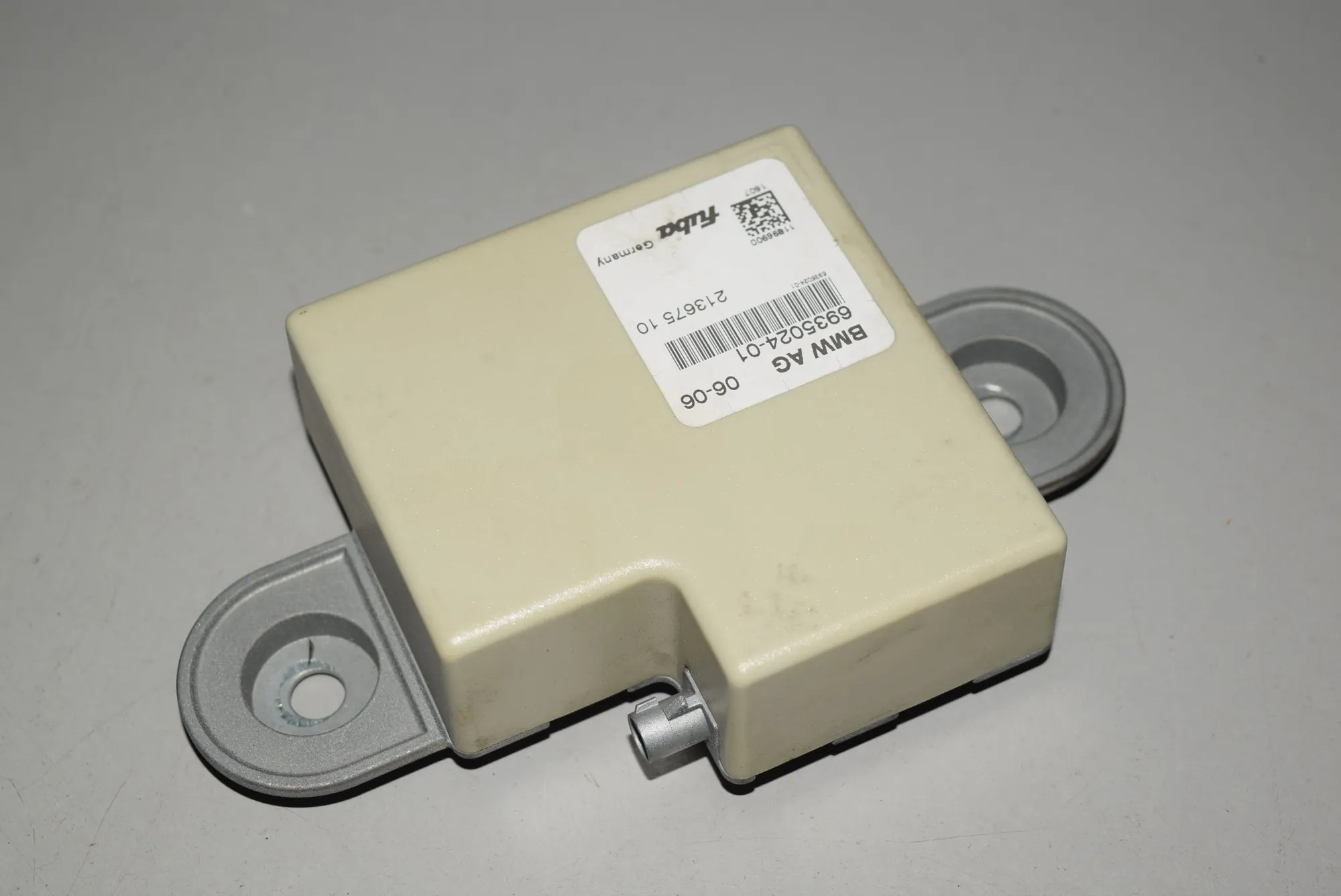 Antenna Amplifier – OEM 6935024 · BMW 5 (E60) BMW 5 (E60) 525 d 2006 – 2
